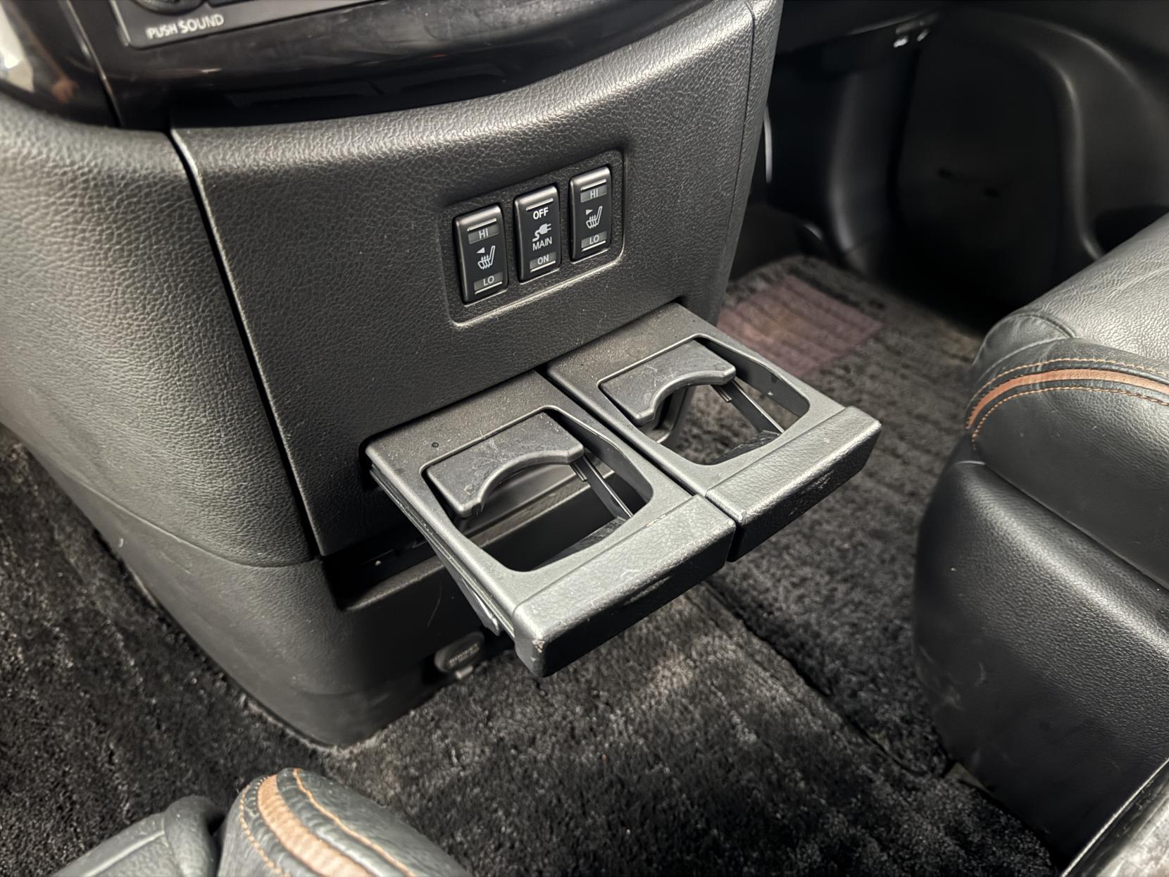 Nissan Elgrand view 70