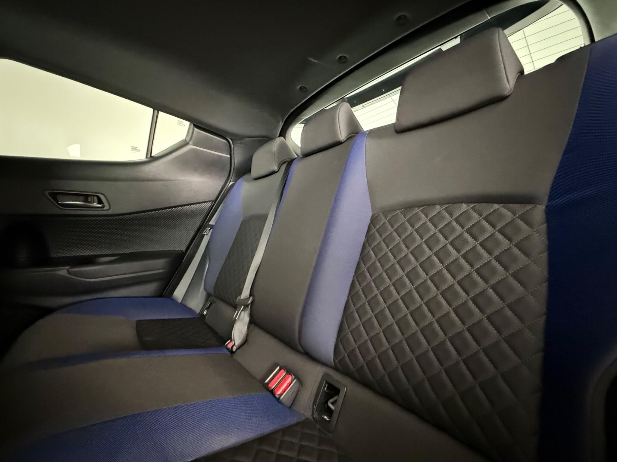 Toyota C-HR view 32