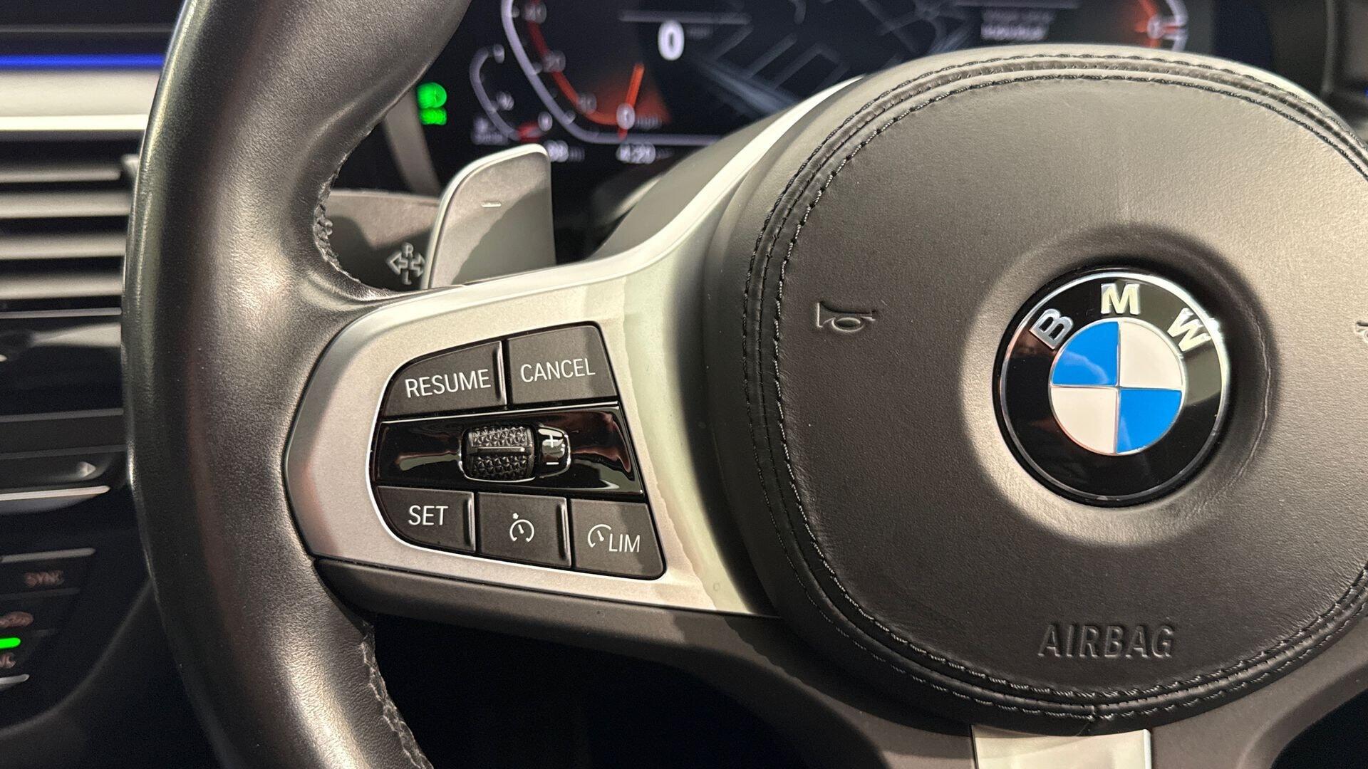 BMW 5 Series view 17