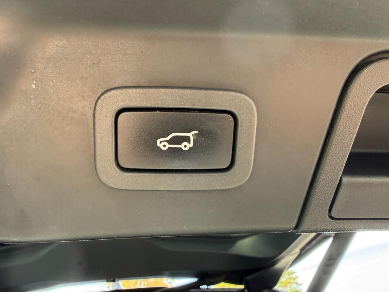 Land Rover Range Rover Velar view 44