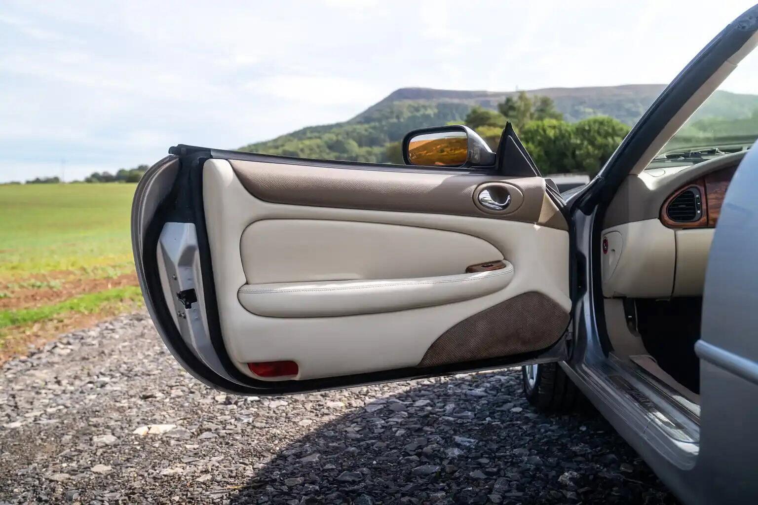 Jaguar XKR view 34