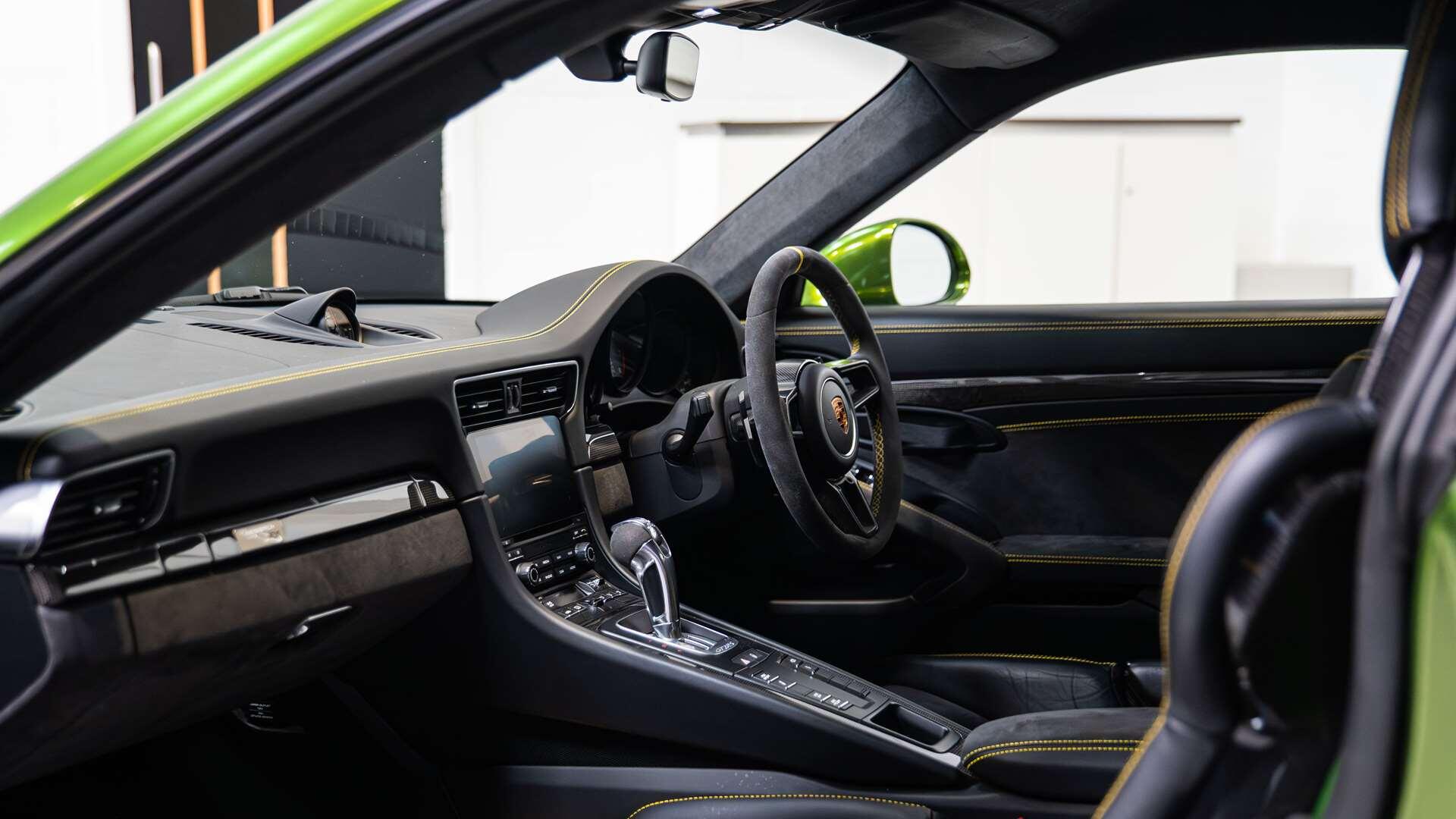 Porsche 911 view 13