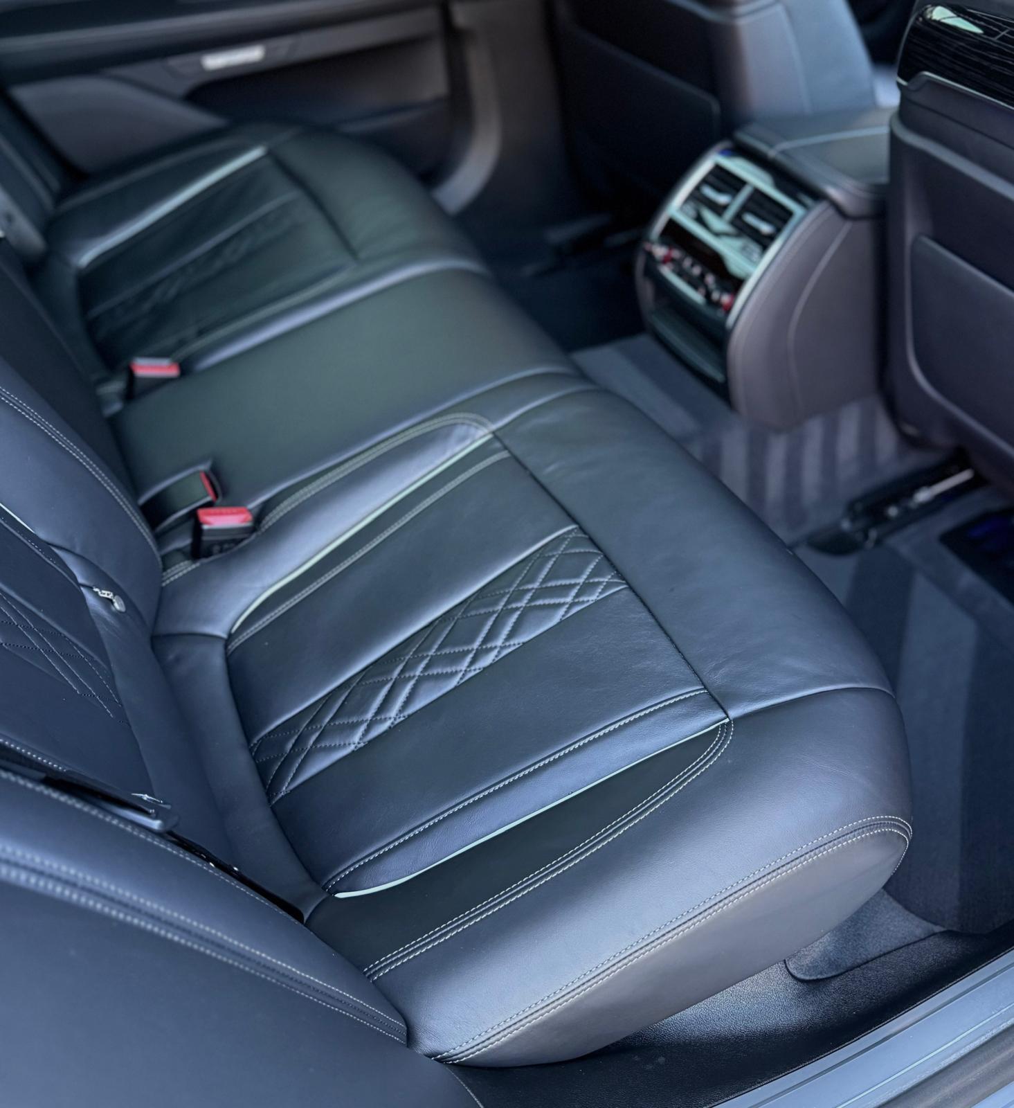 BMW 7 Series view 27