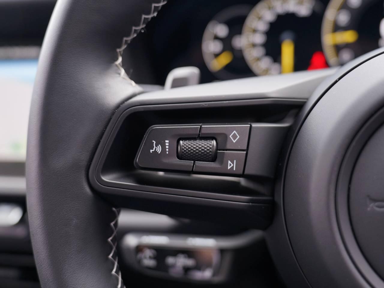 Porsche 911 view 35