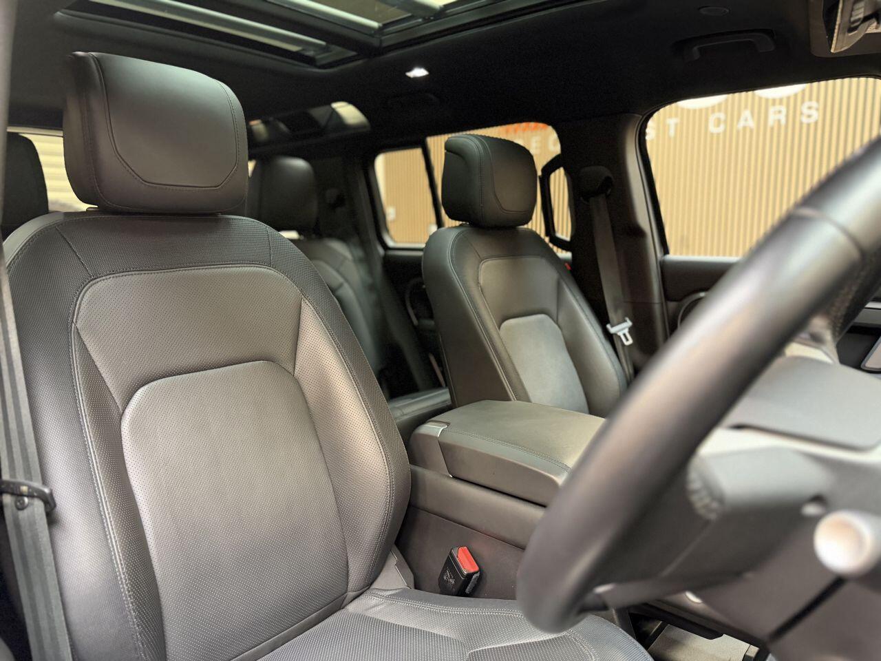 Land Rover Defender 110 view 26