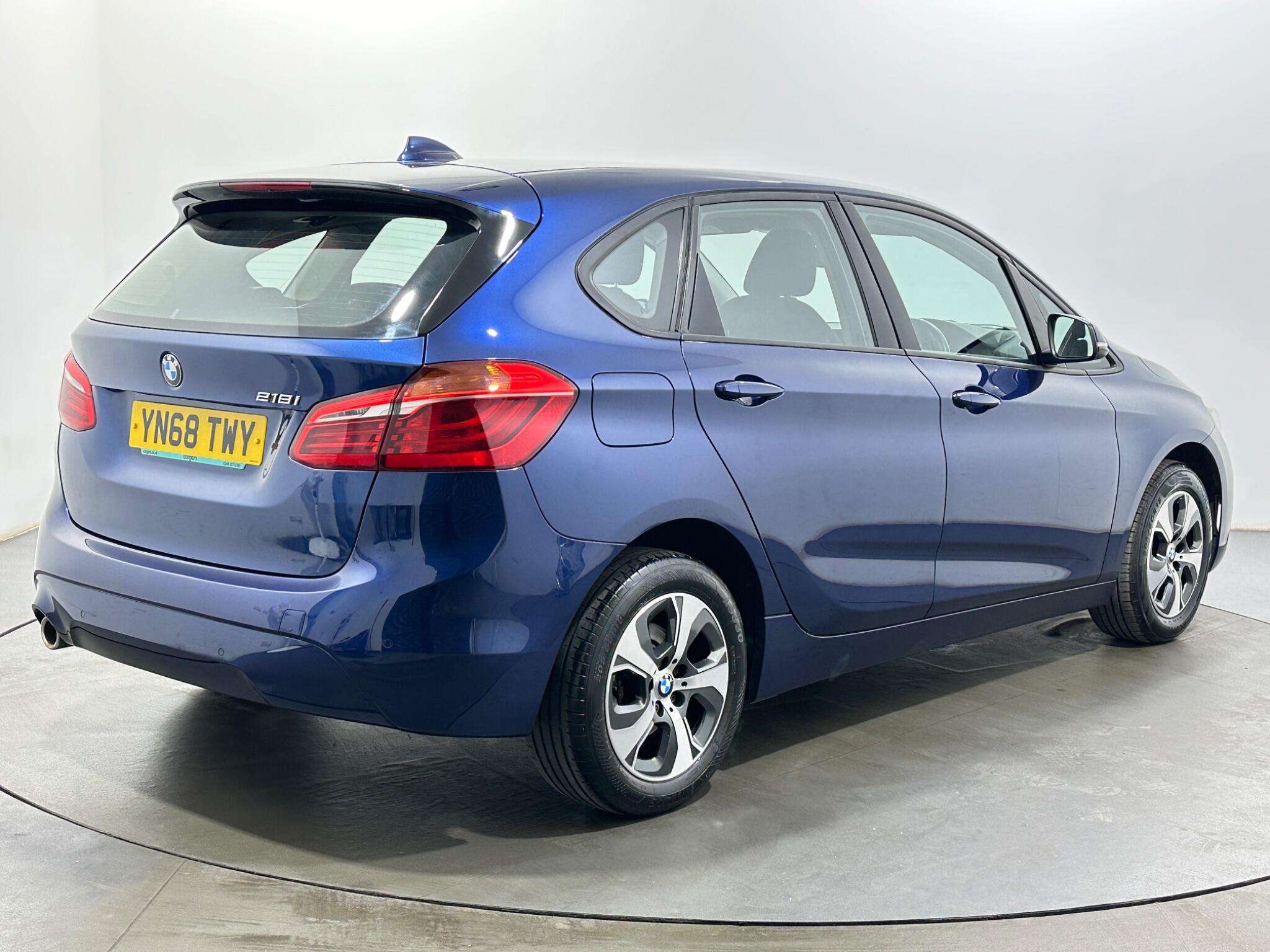 BMW 2 Series view 8