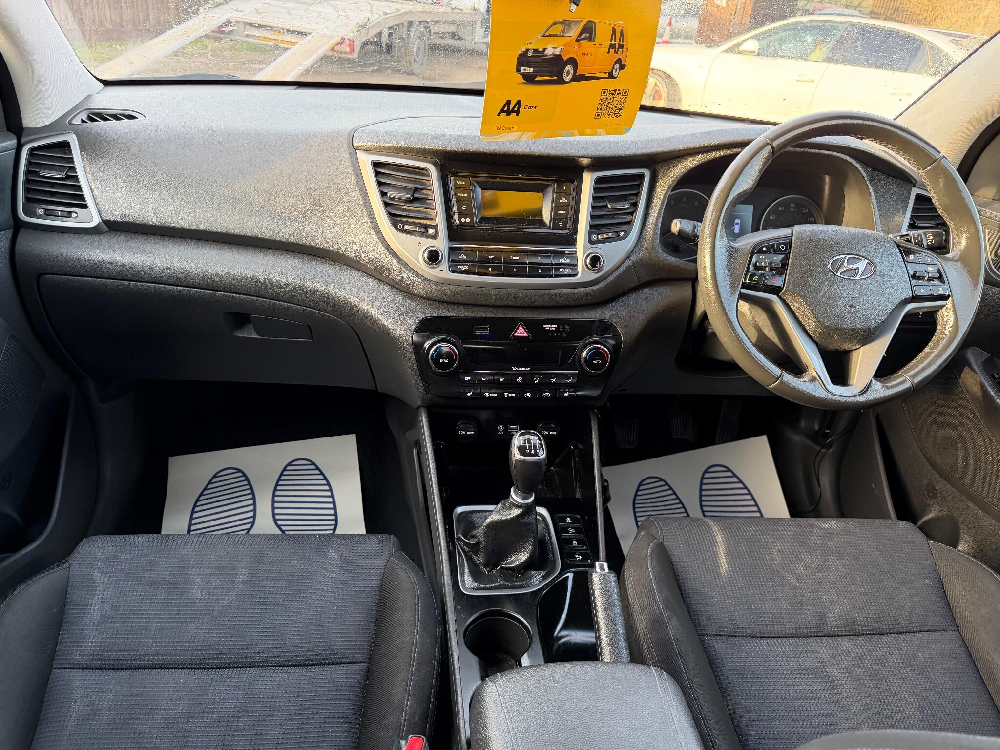 2016 Hyundai TUCSON 1.6 GDi Blue Drive SE Euro 6 (s/s) 5dr image 14