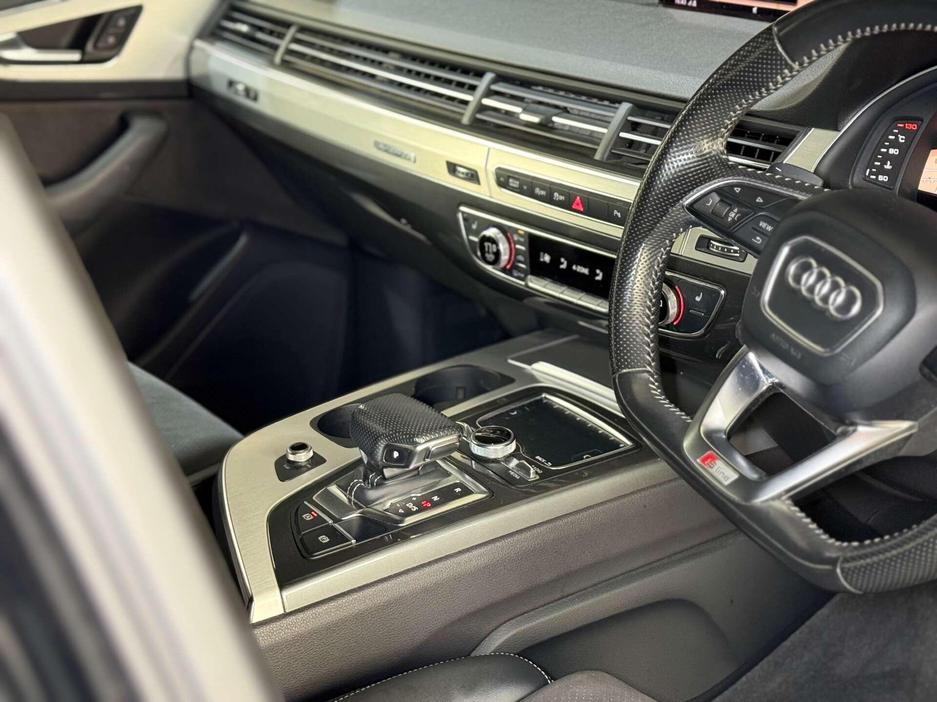 Audi Q7 view 21