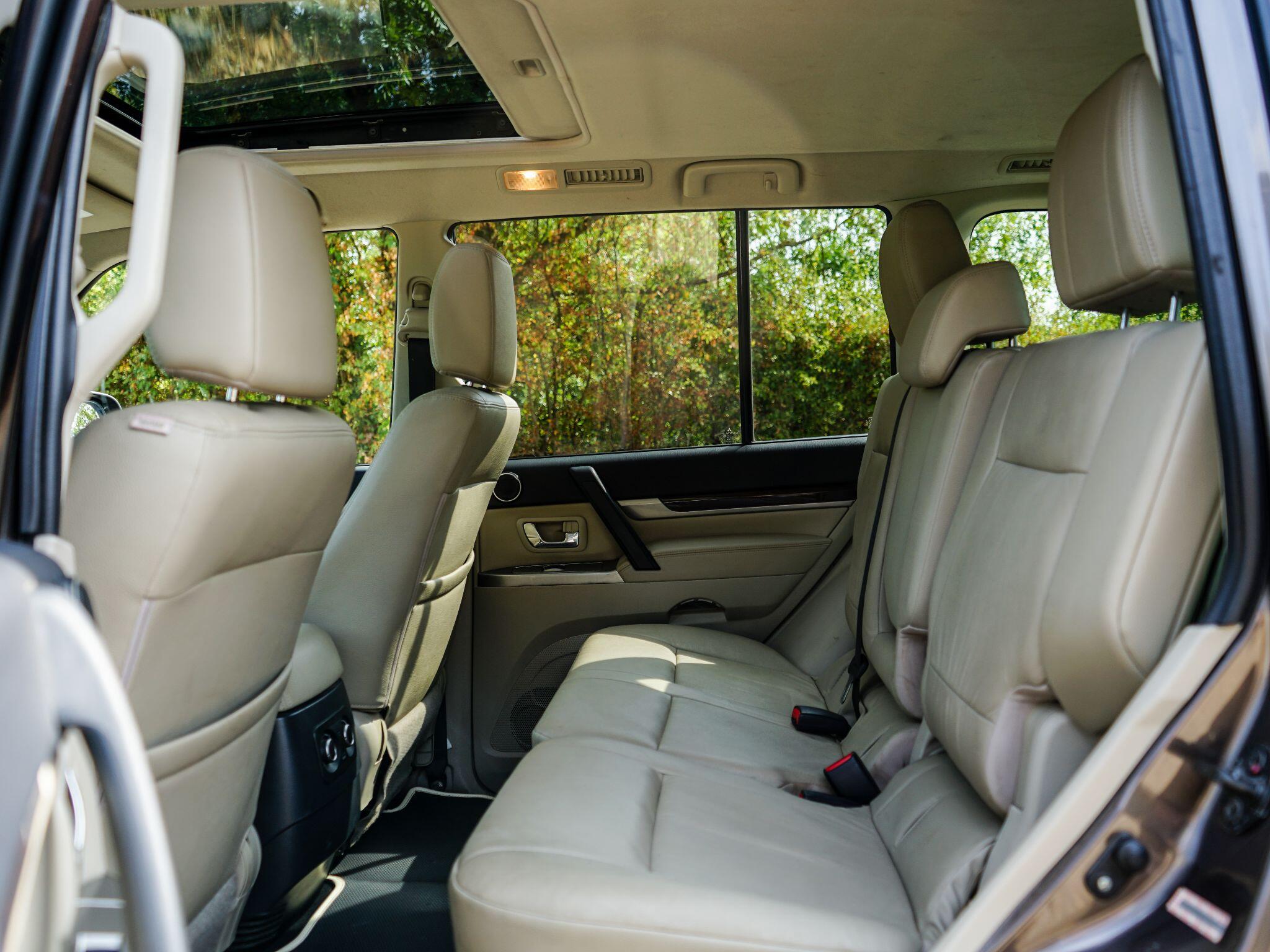 Mitsubishi Shogun view 12