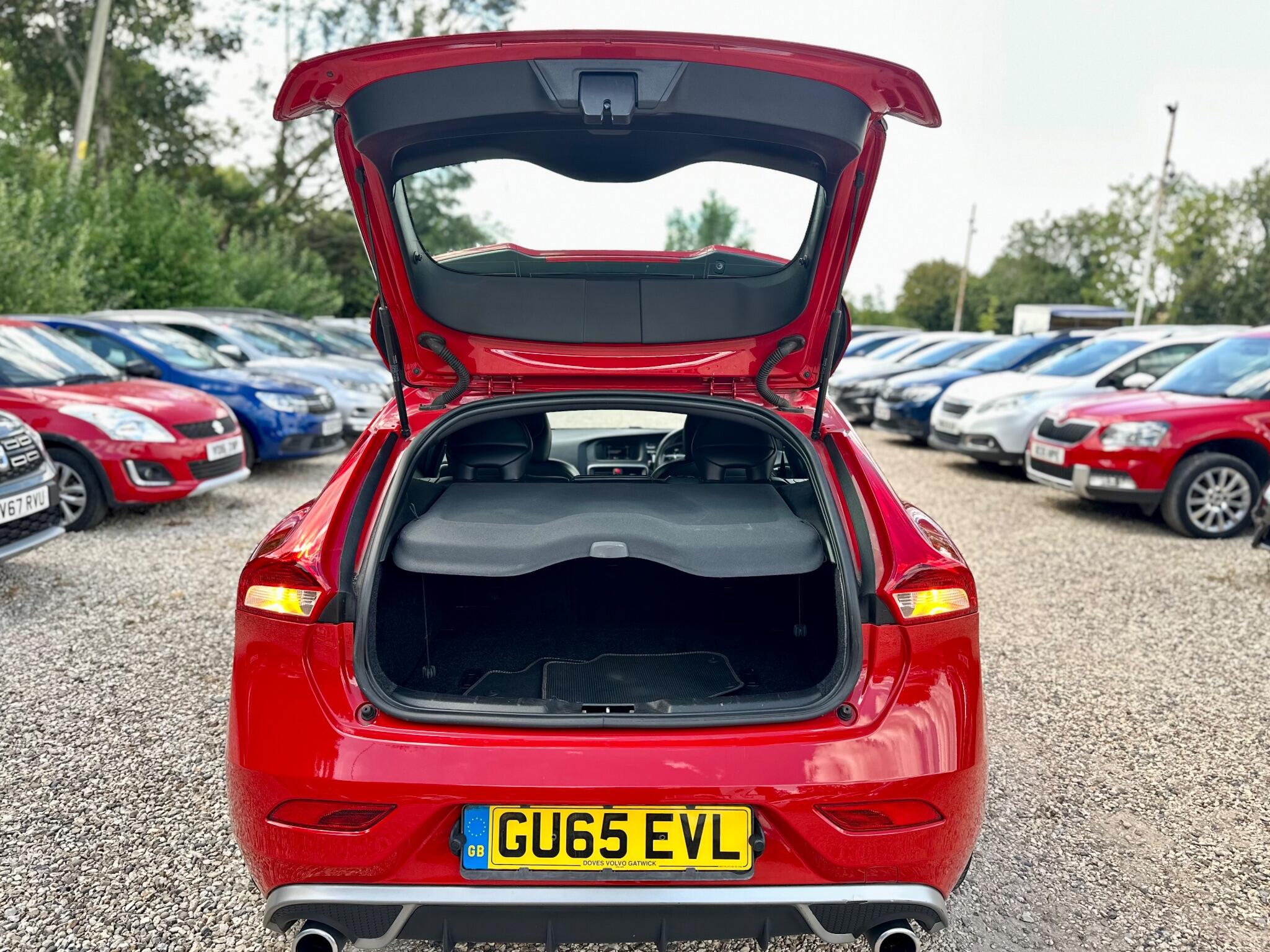 Volvo V40 view 19