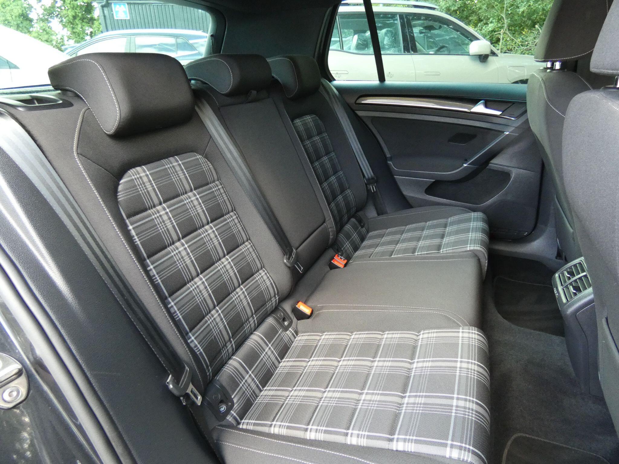 Volkswagen Golf view 31