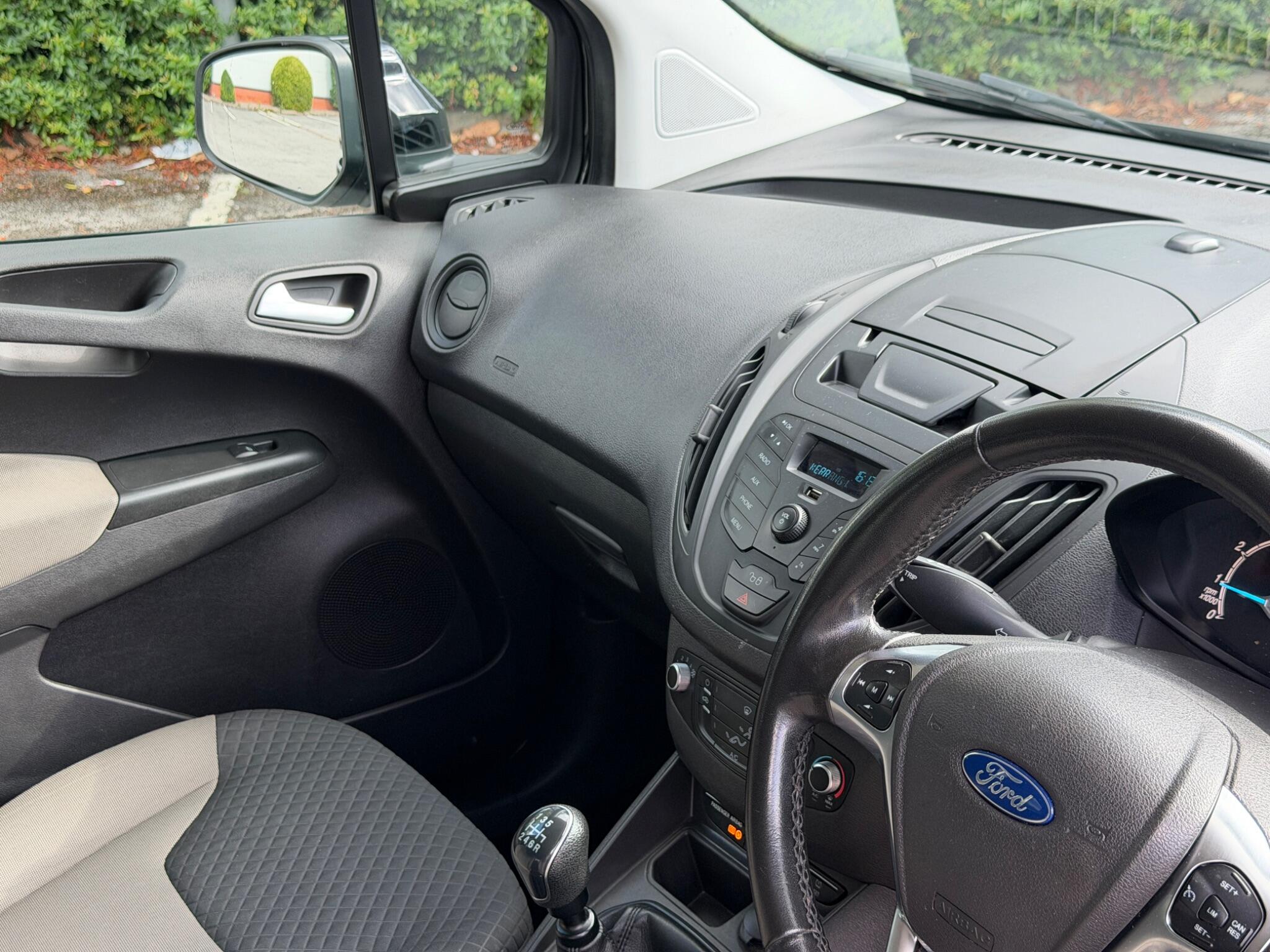 Ford Tourneo Courier view 11