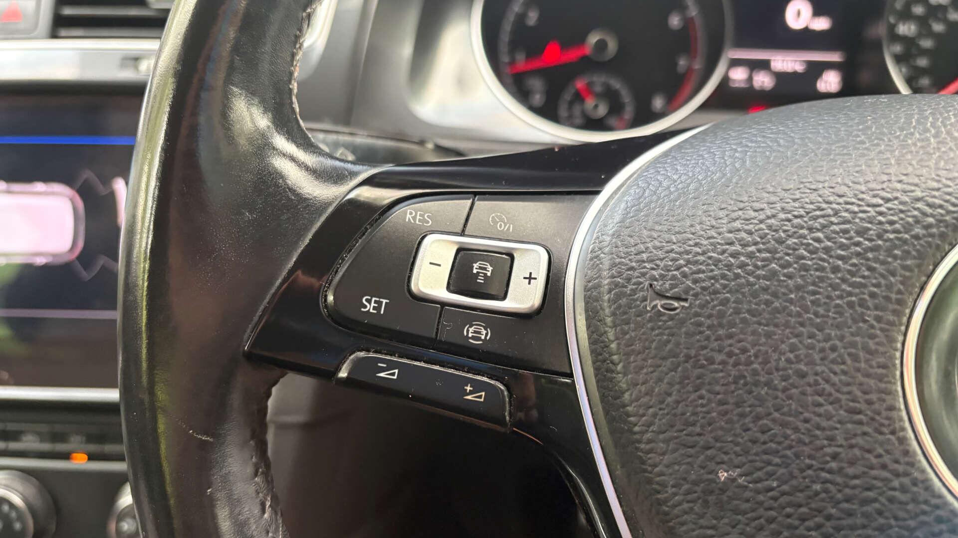 Volkswagen Golf view 16