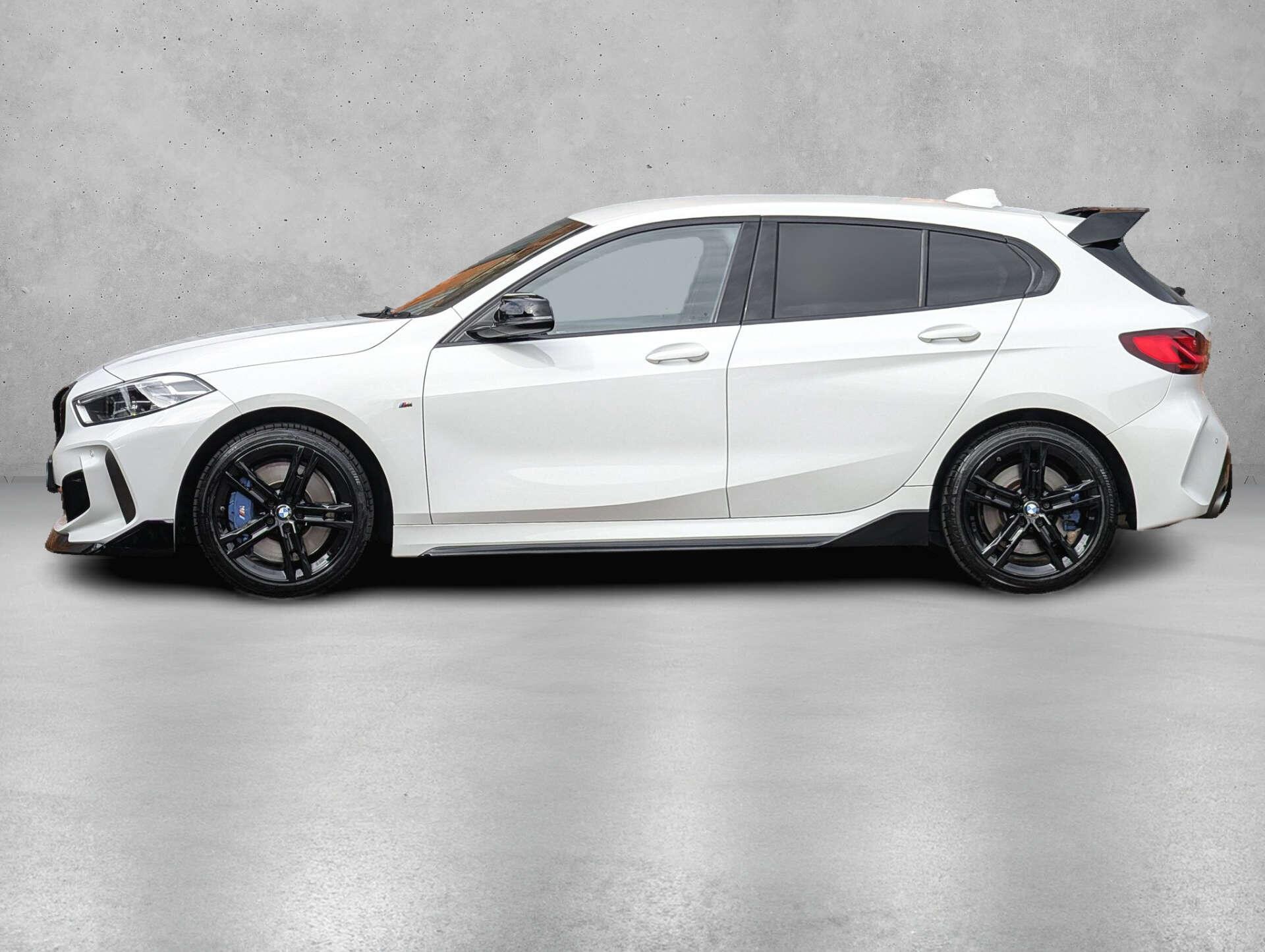 BMW 1 Series view 4