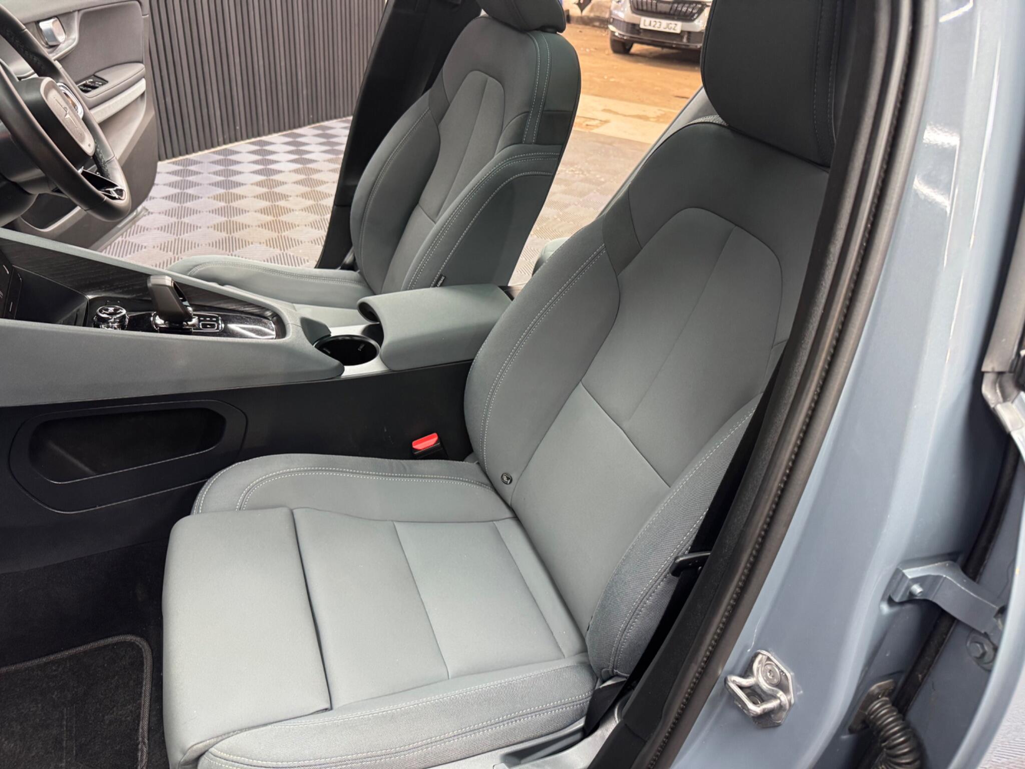 Polestar 2 view 40