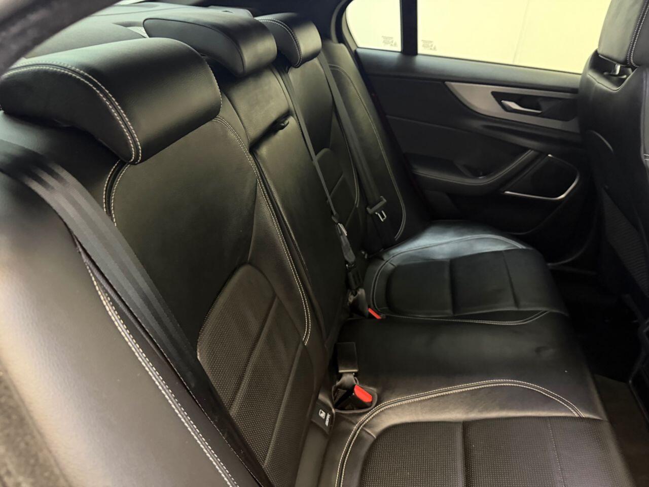 Jaguar Xe view 59