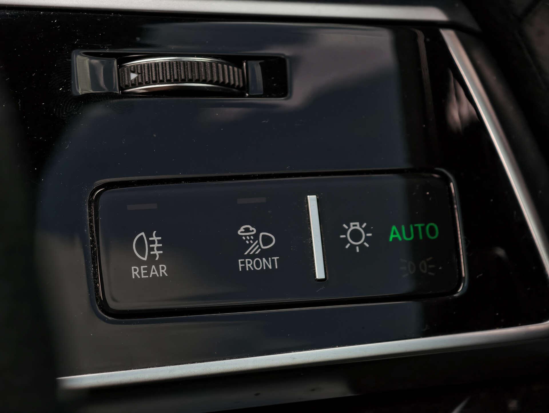 Audi Q8 view 33
