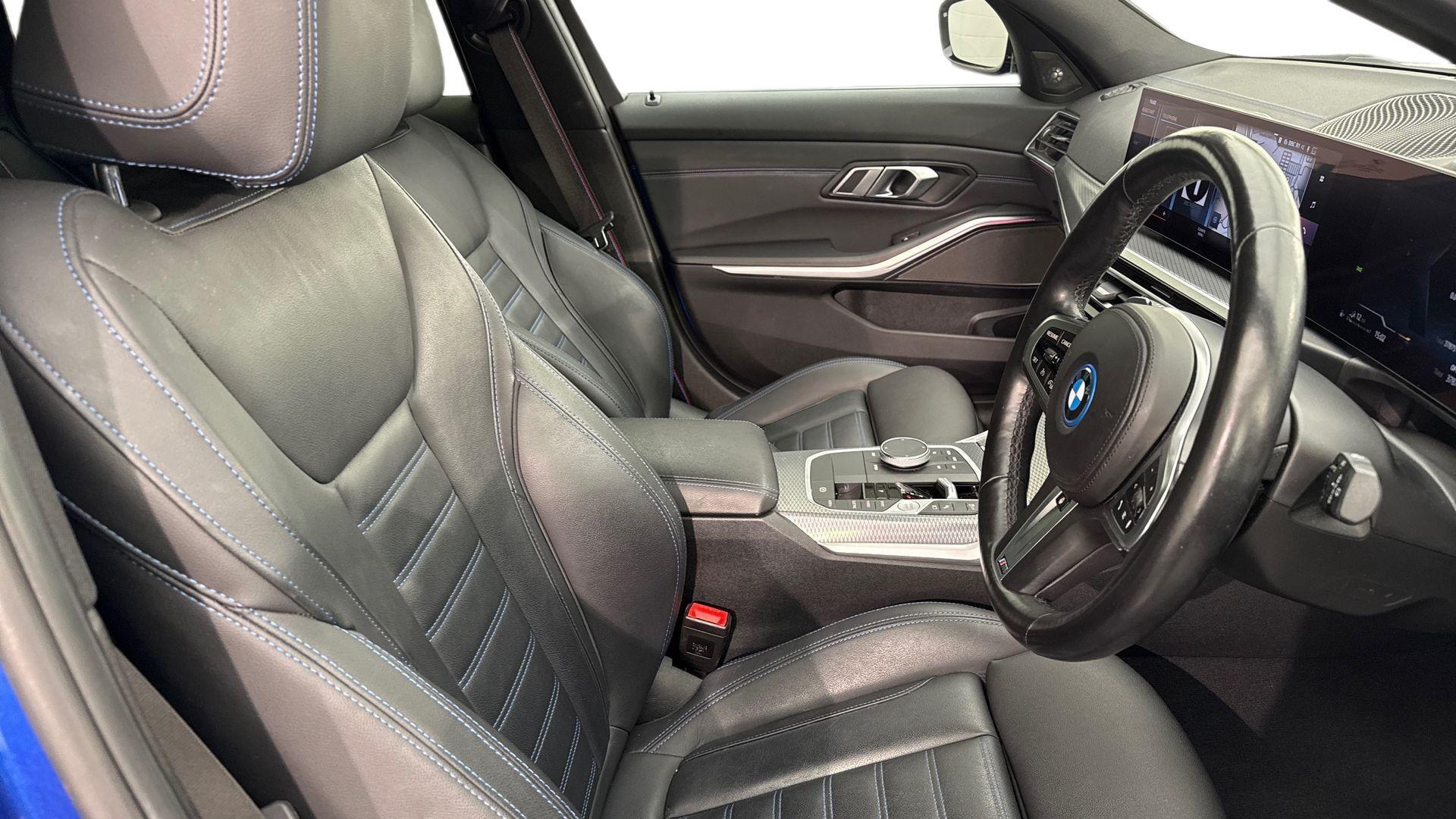 BMW 3 Series view 11