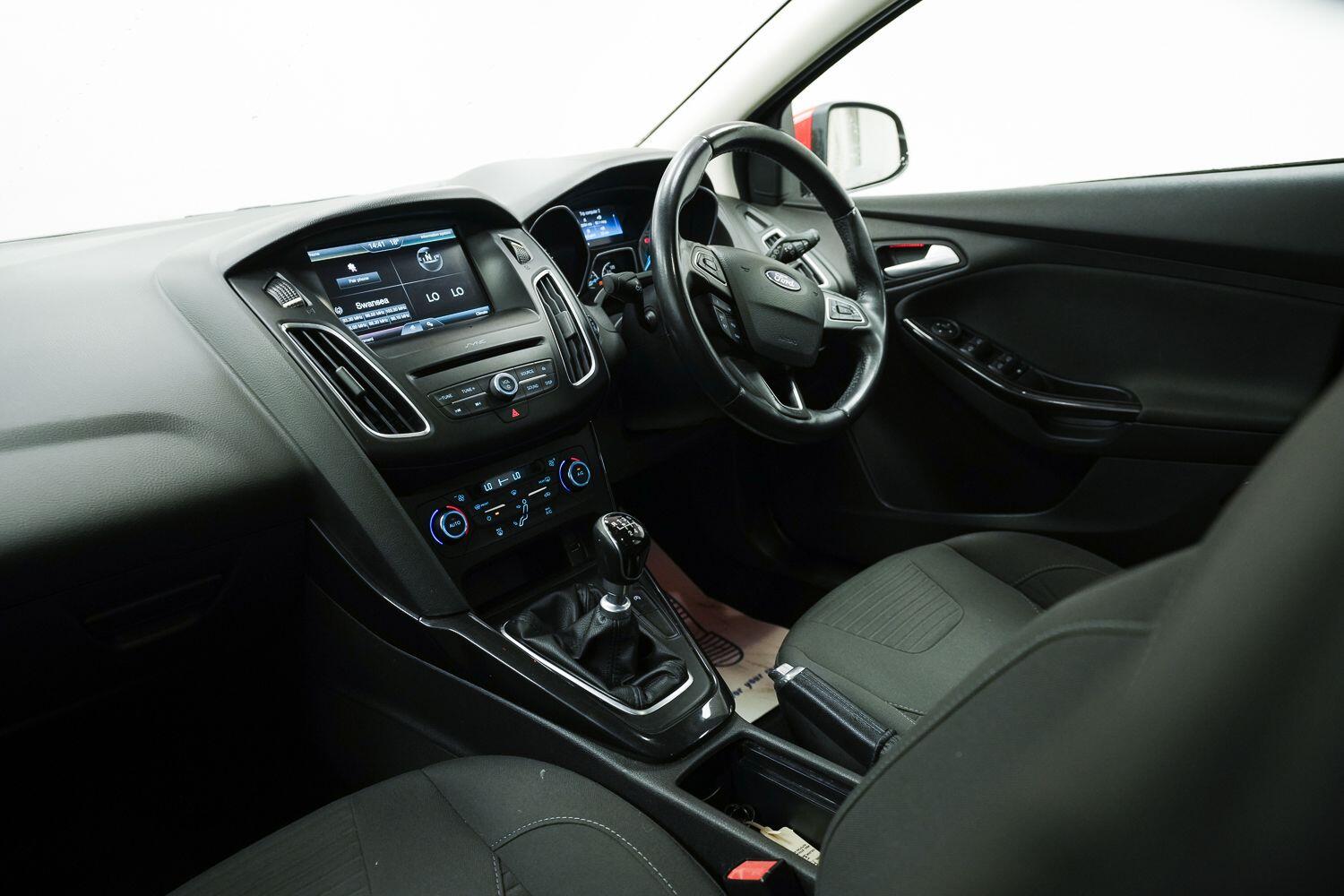 Ford Focus view 19
