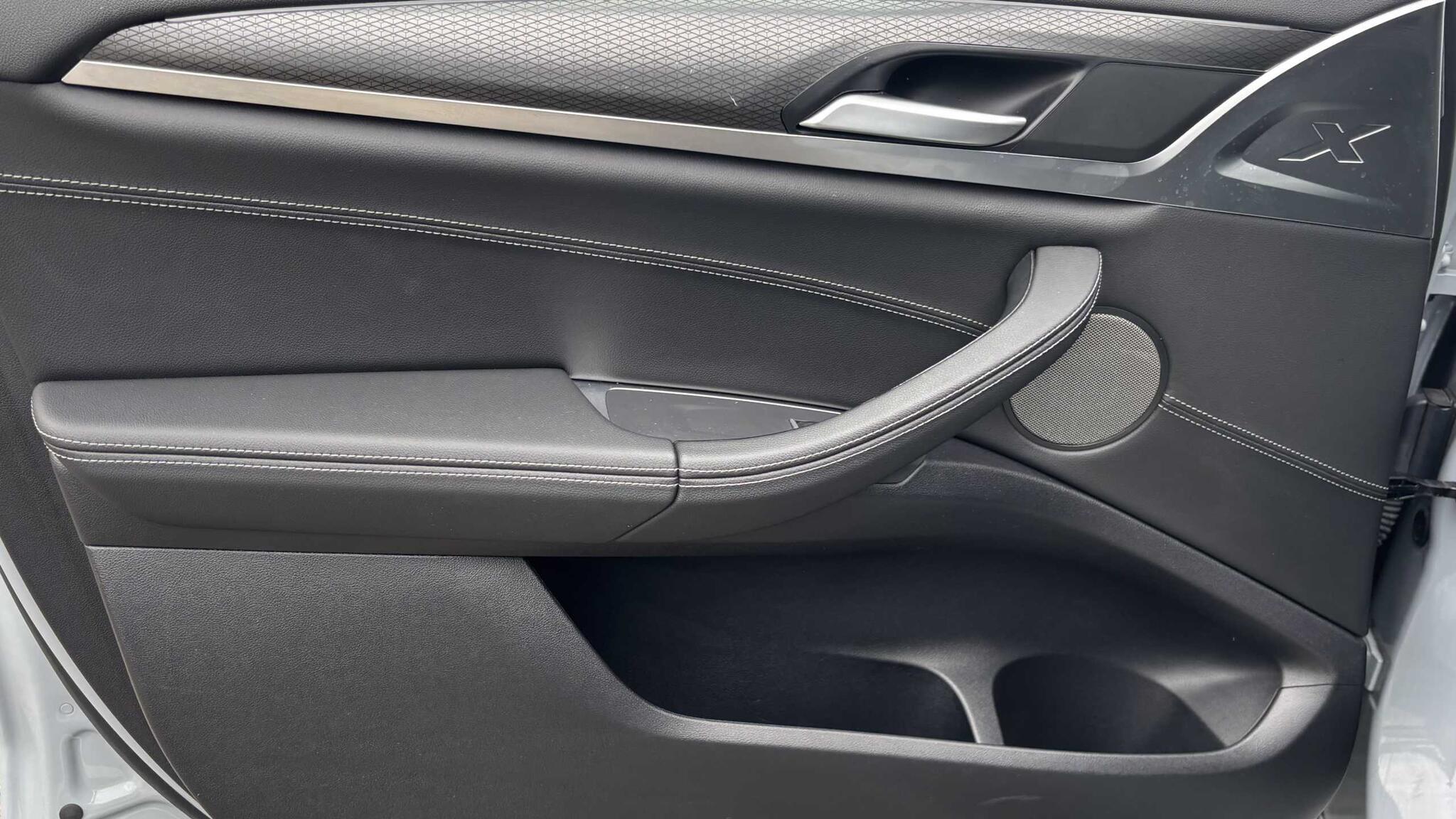 BMW X3 view 26
