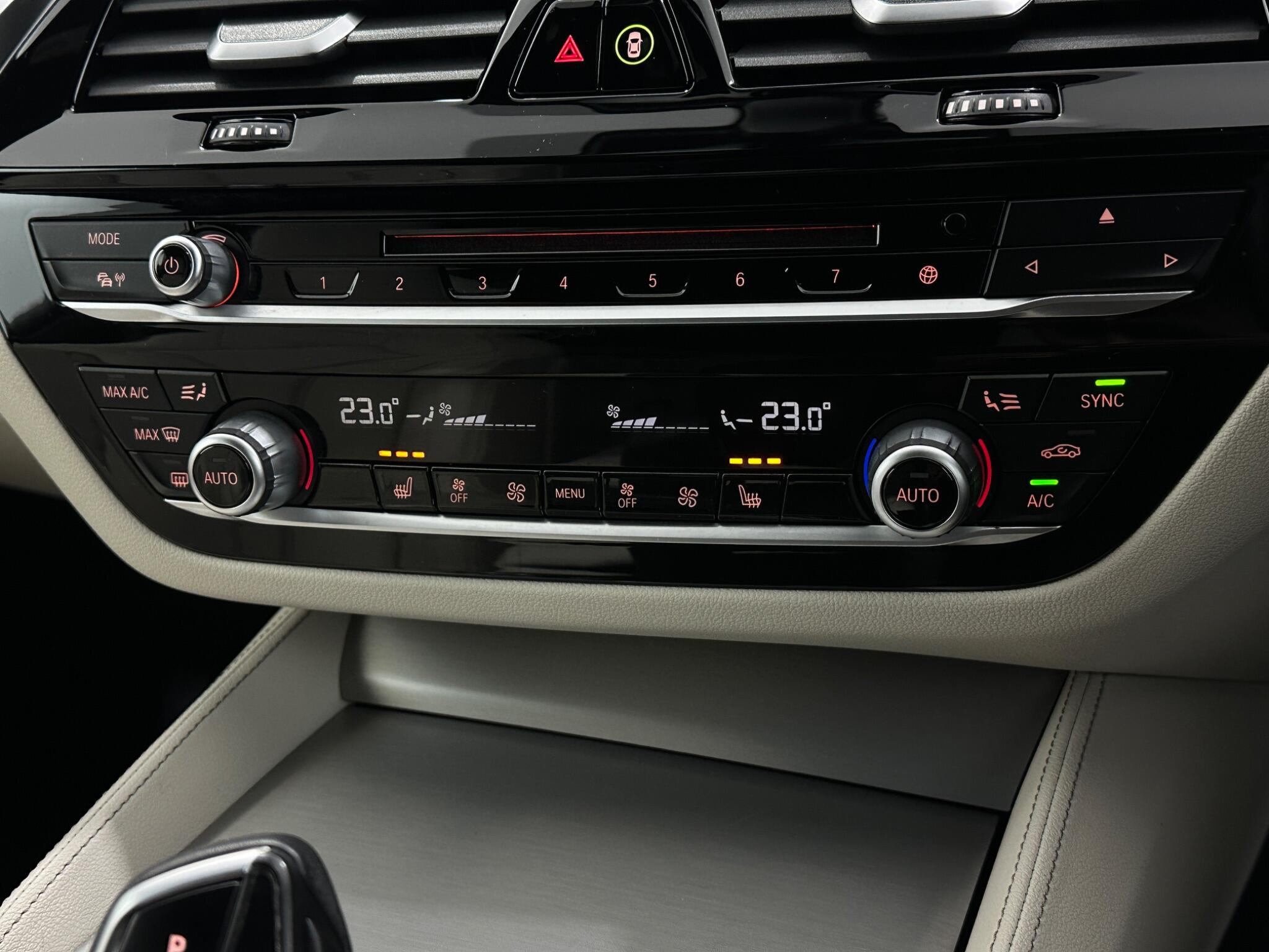 BMW 5 Series view 23