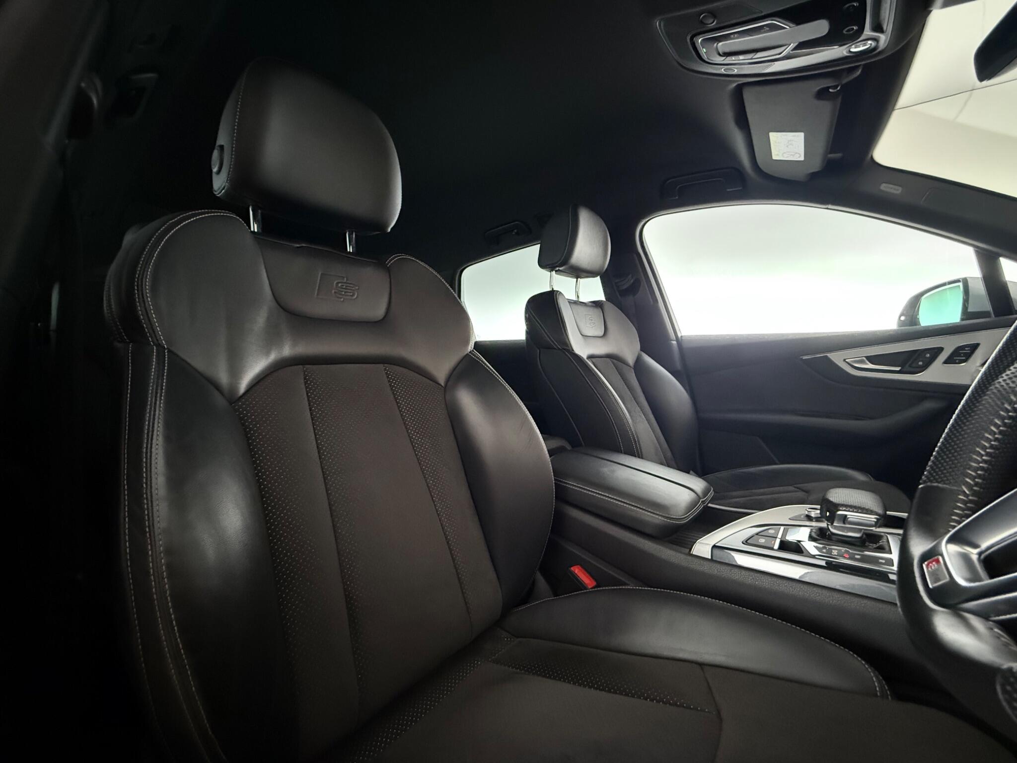 Audi Q7 view 30