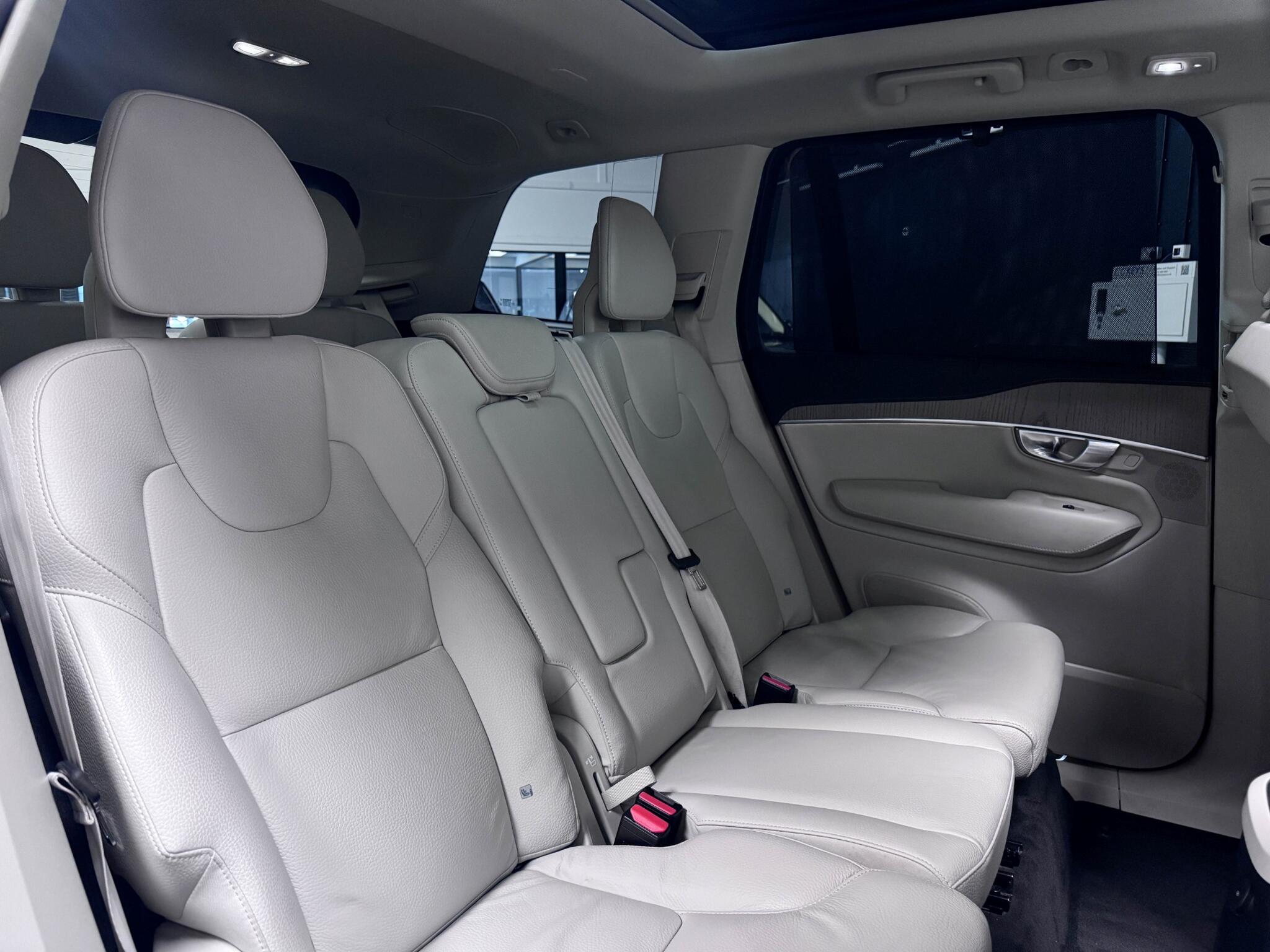 Volvo XC90 view 32