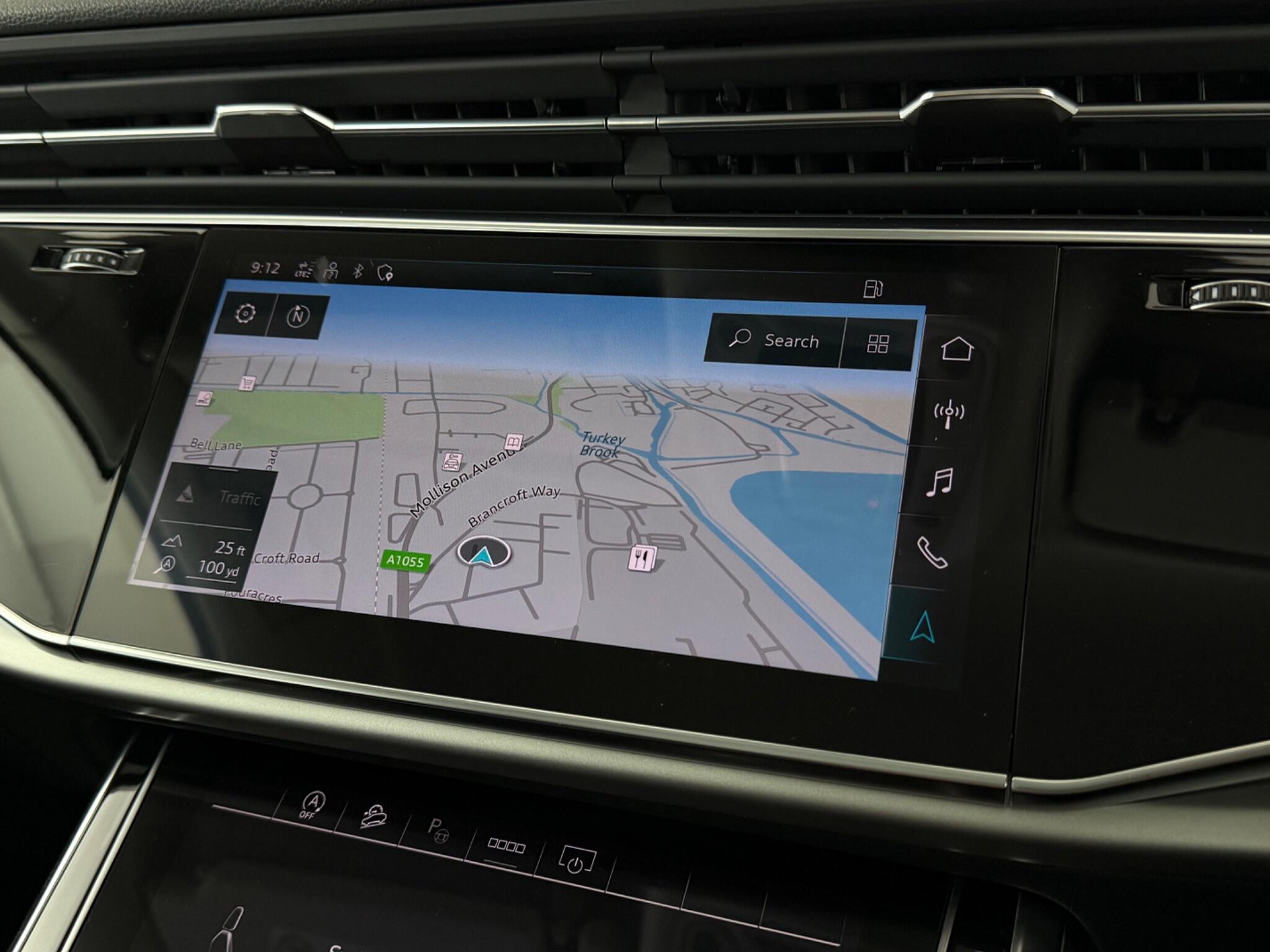 Audi Q7 view 26
