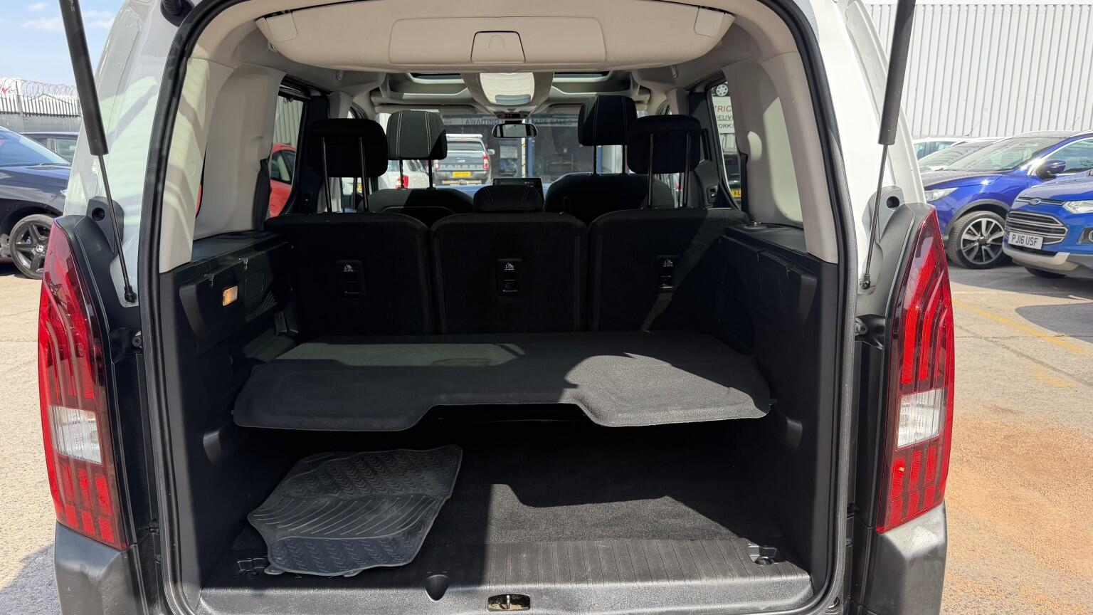 Peugeot Rifter view 10