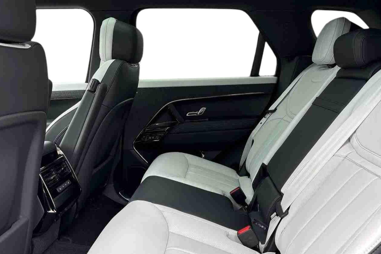 Land Rover Range Rover Sport view 4