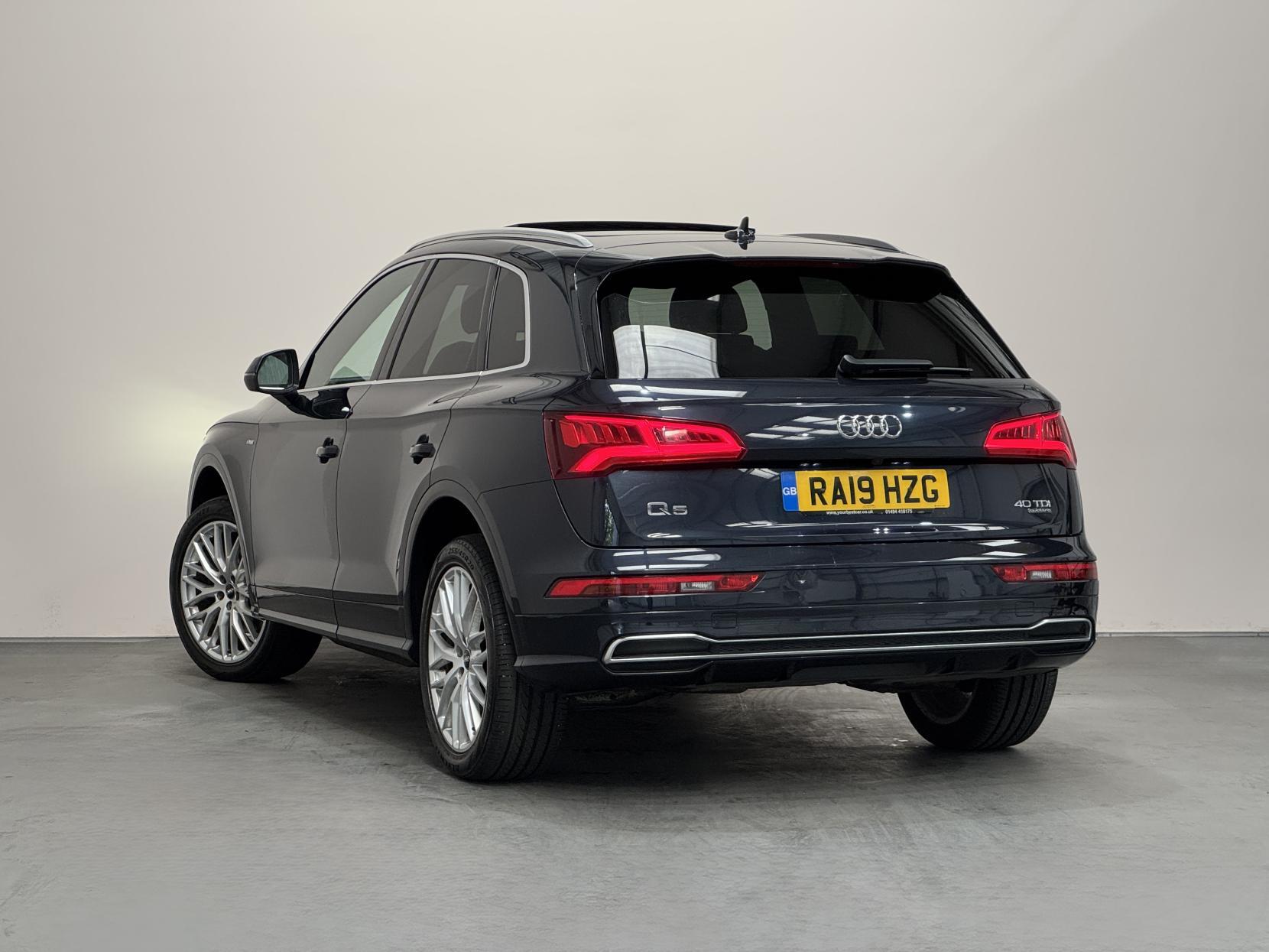 Audi Q5 view 10