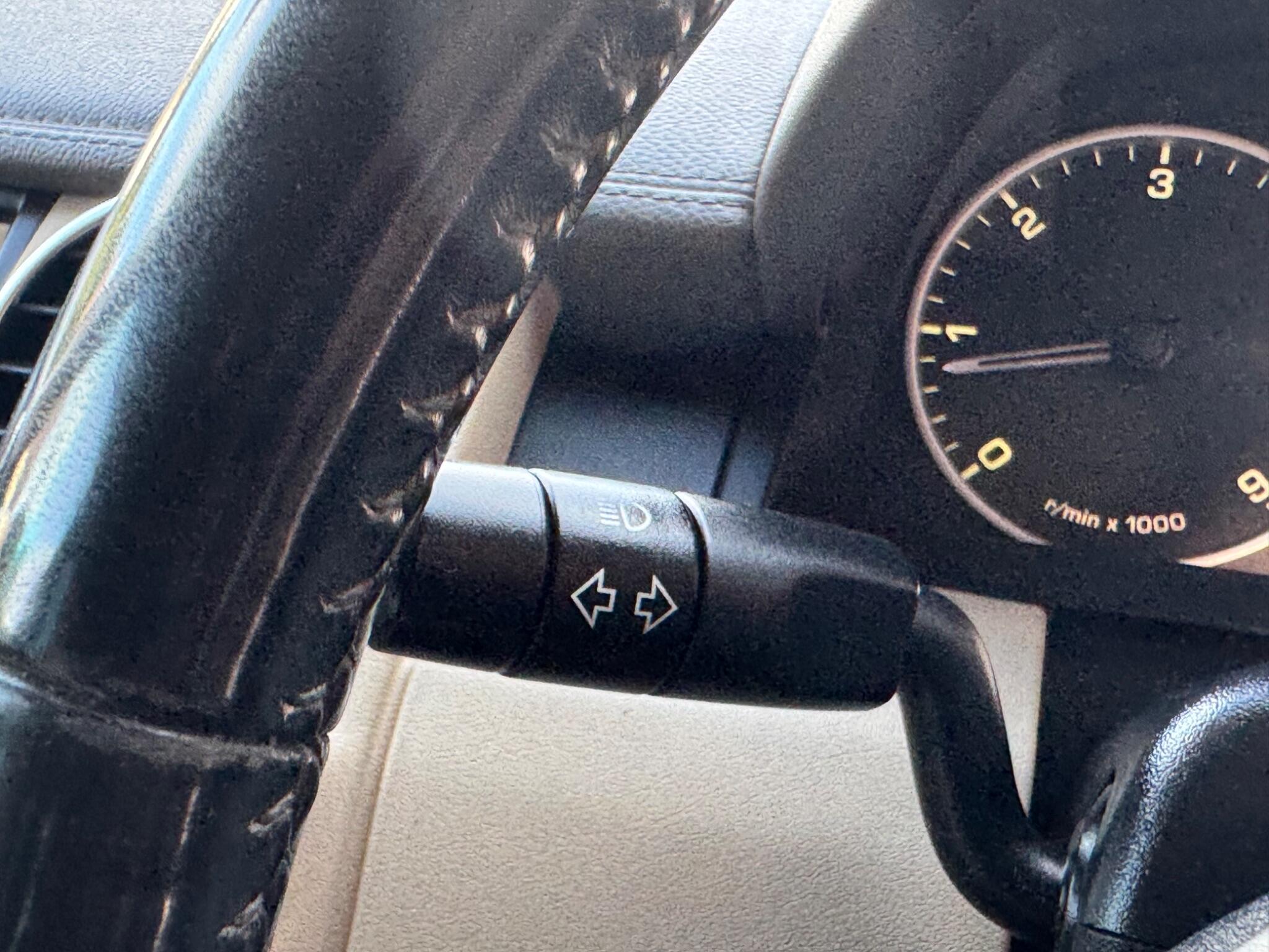 Land Rover Discovery 4 view 19