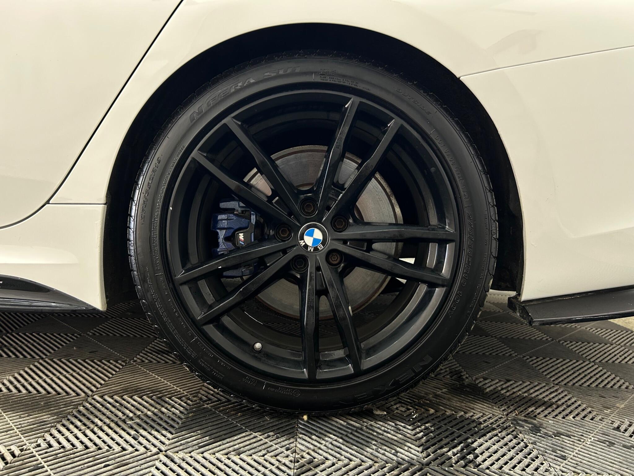 BMW 3 Series view 32