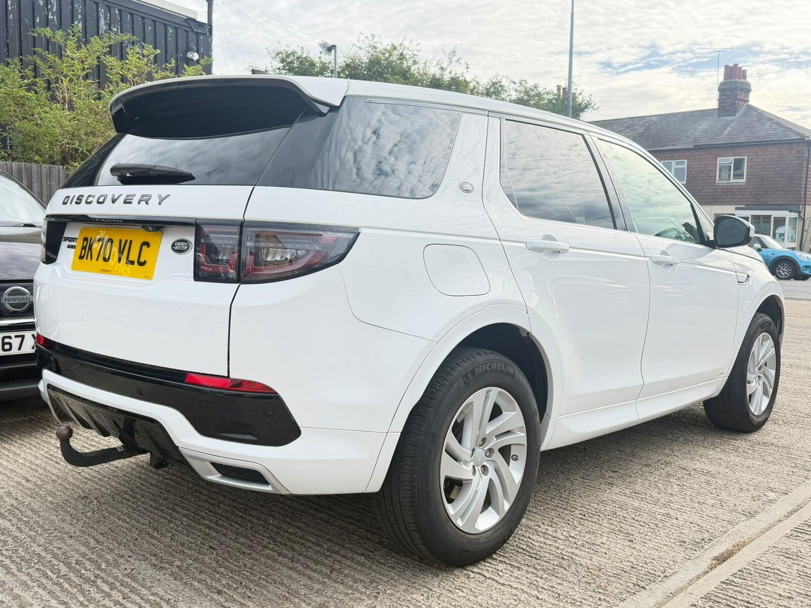 Land Rover Discovery Sport view 3