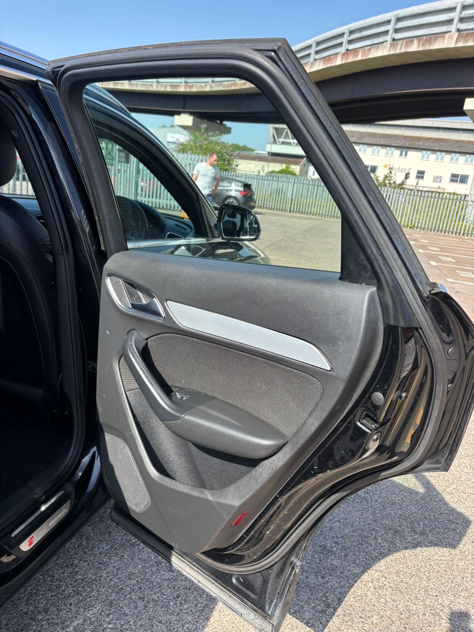 Audi Q3 view 30