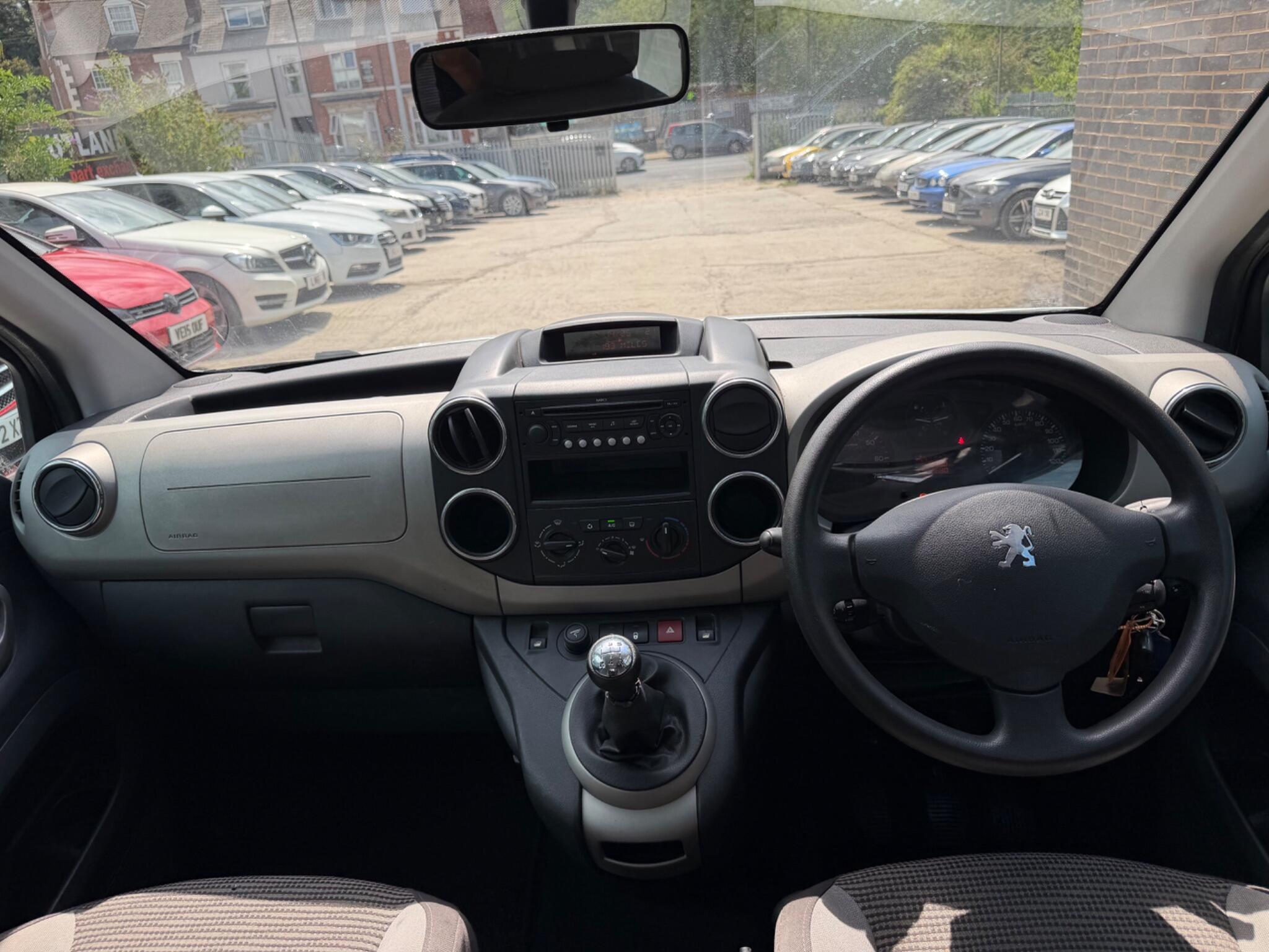 Peugeot Partner Tepee view 23