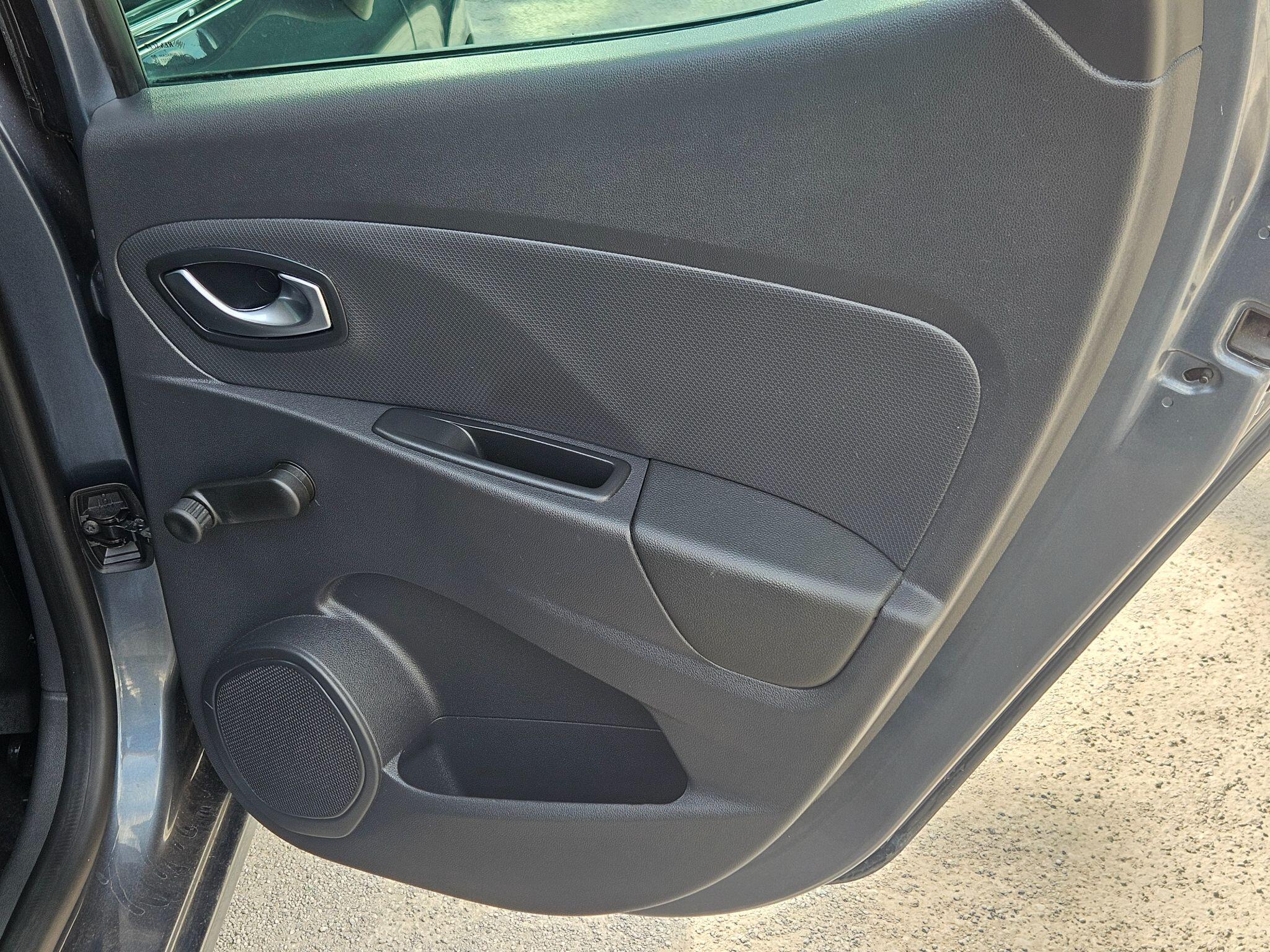 2018 Renault Clio image 40