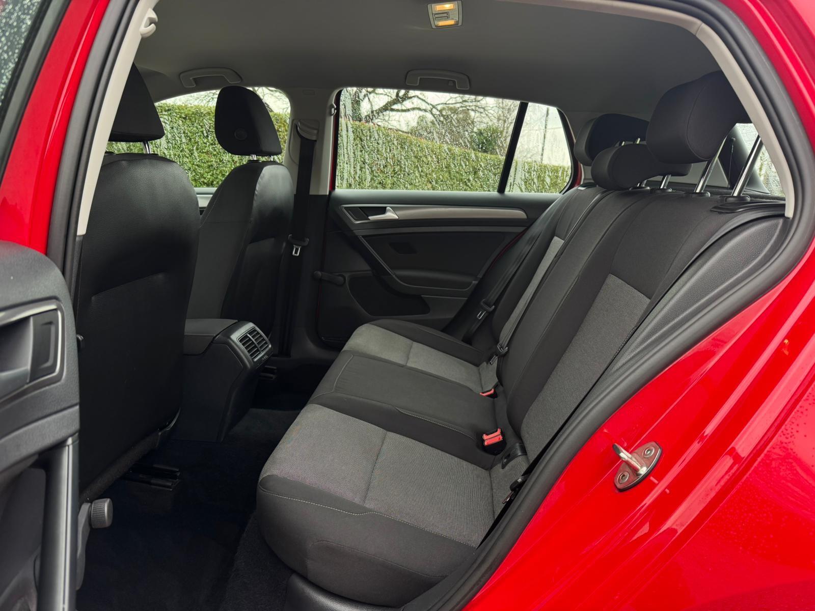 2015 Volkswagen Golf image 24