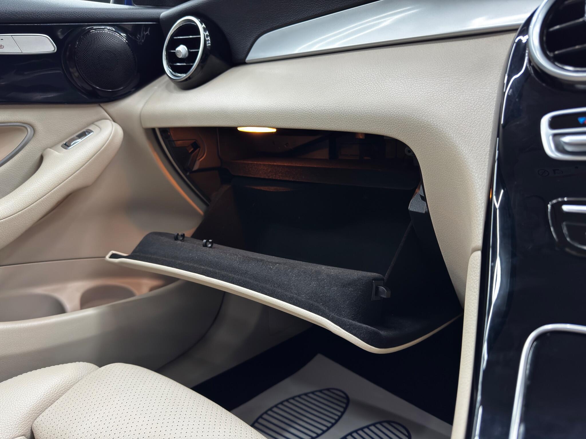Mercedes-Benz GLC view 35