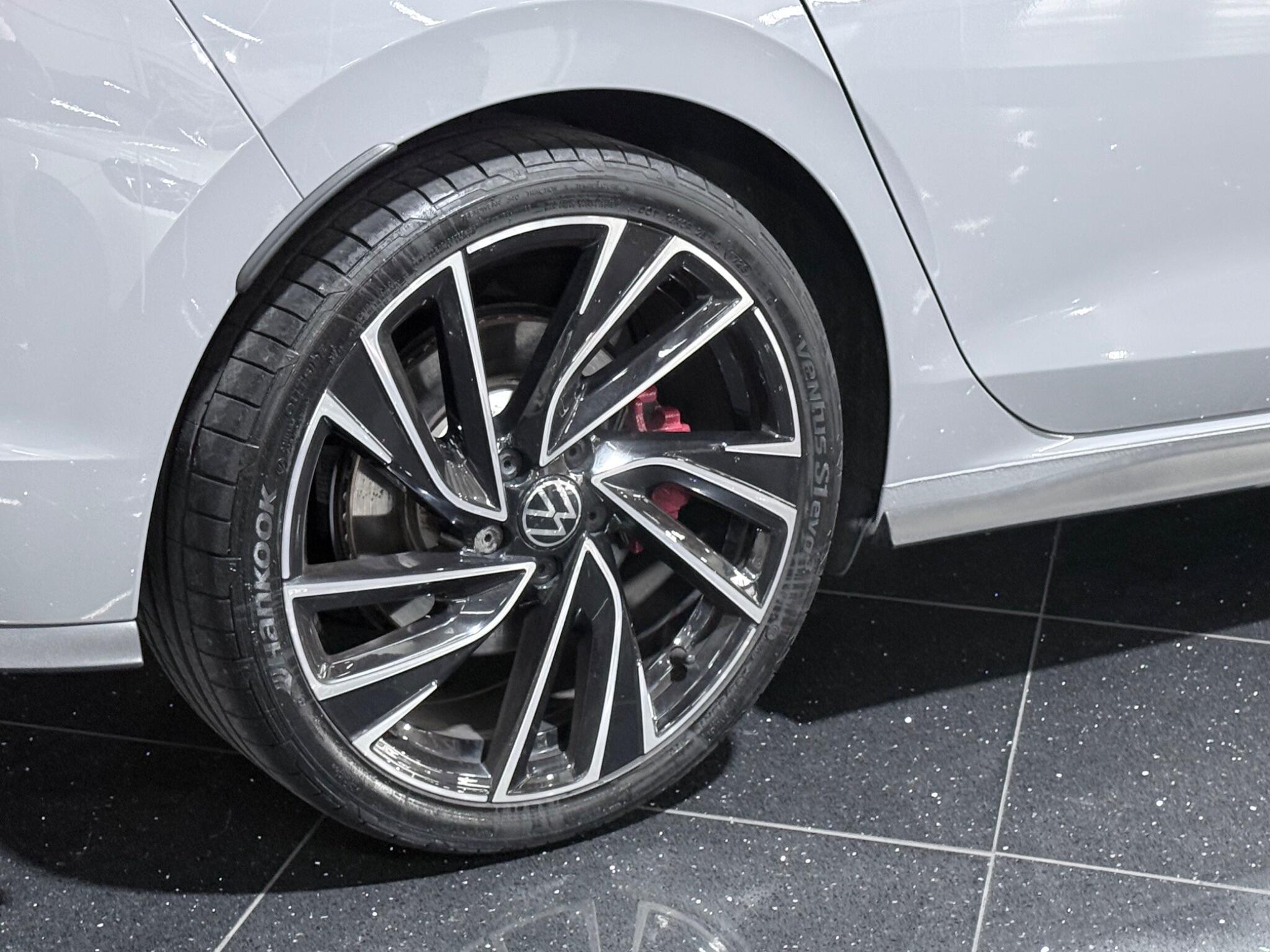 Volkswagen Golf view 35