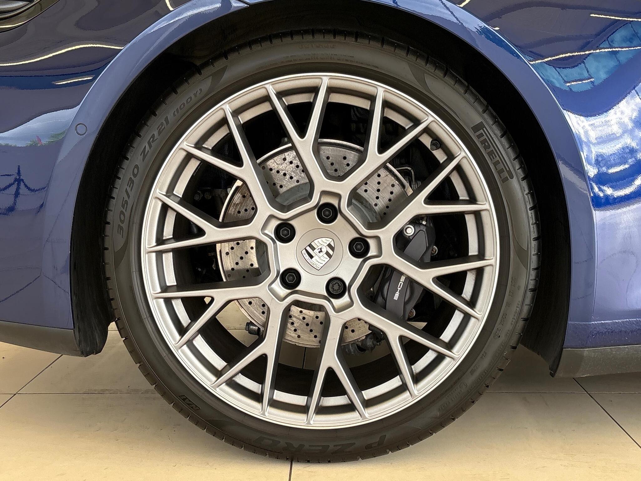 Porsche 911 view 26