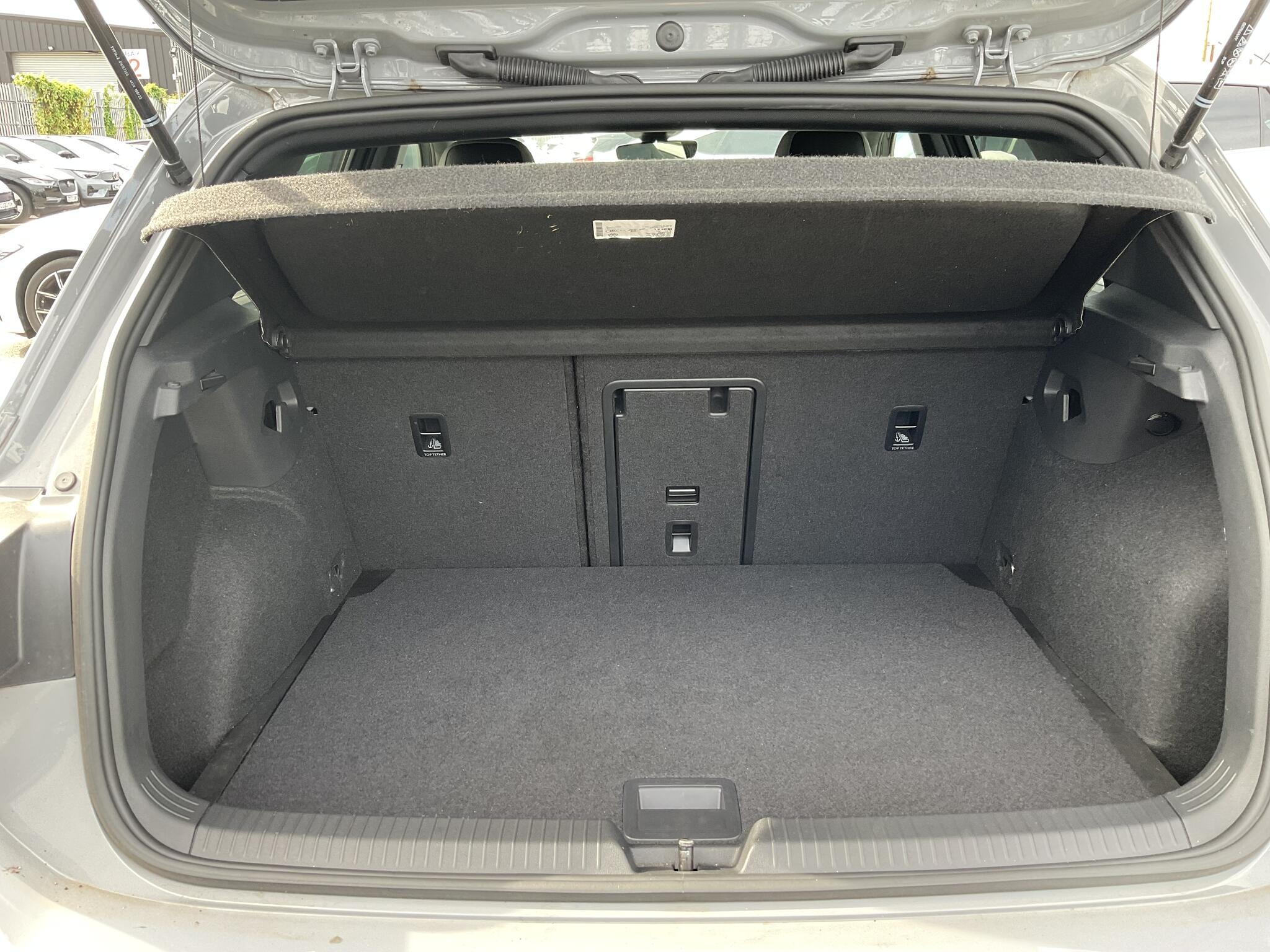 Volkswagen Golf view 20