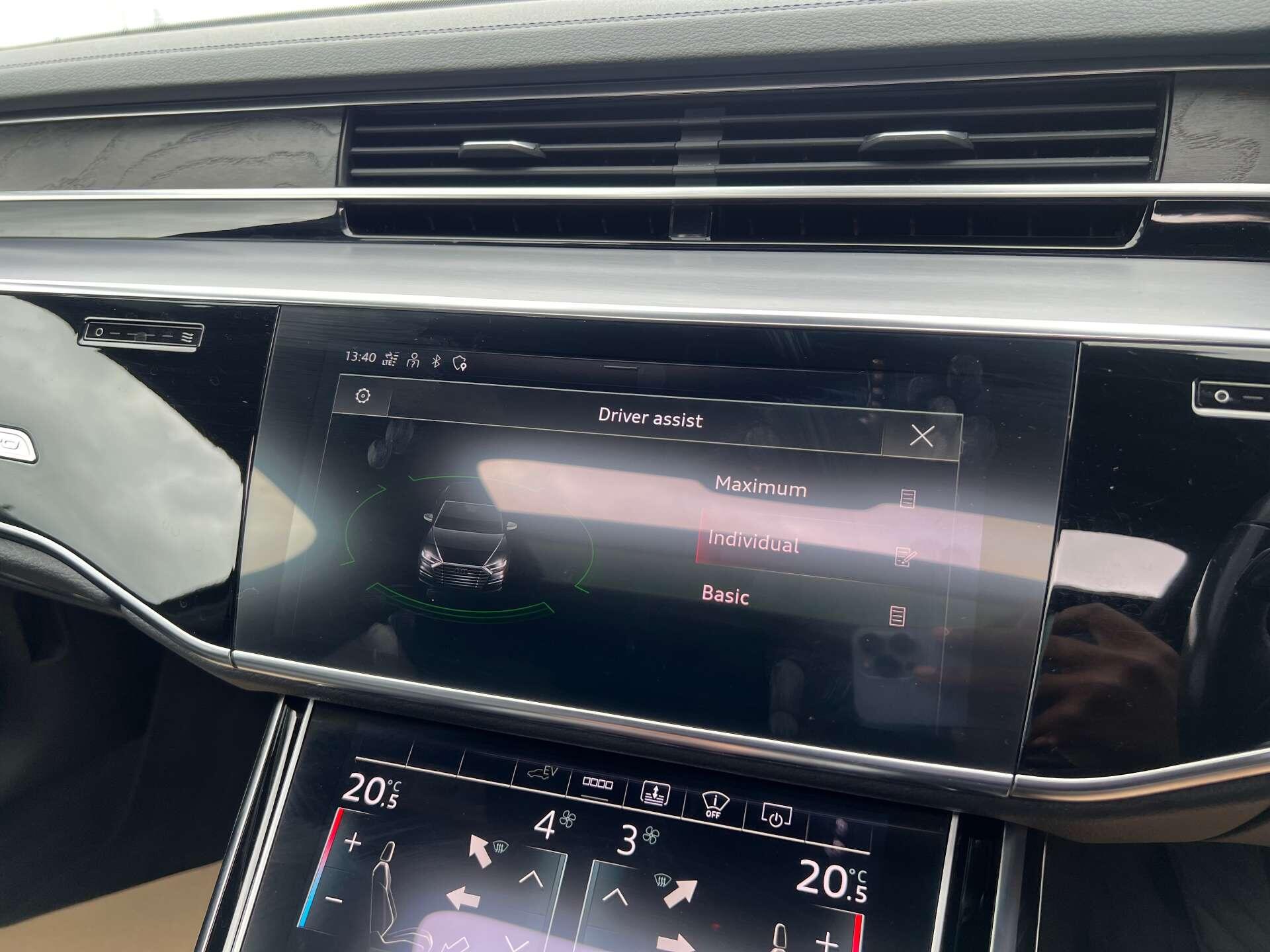 Audi A8 view 31