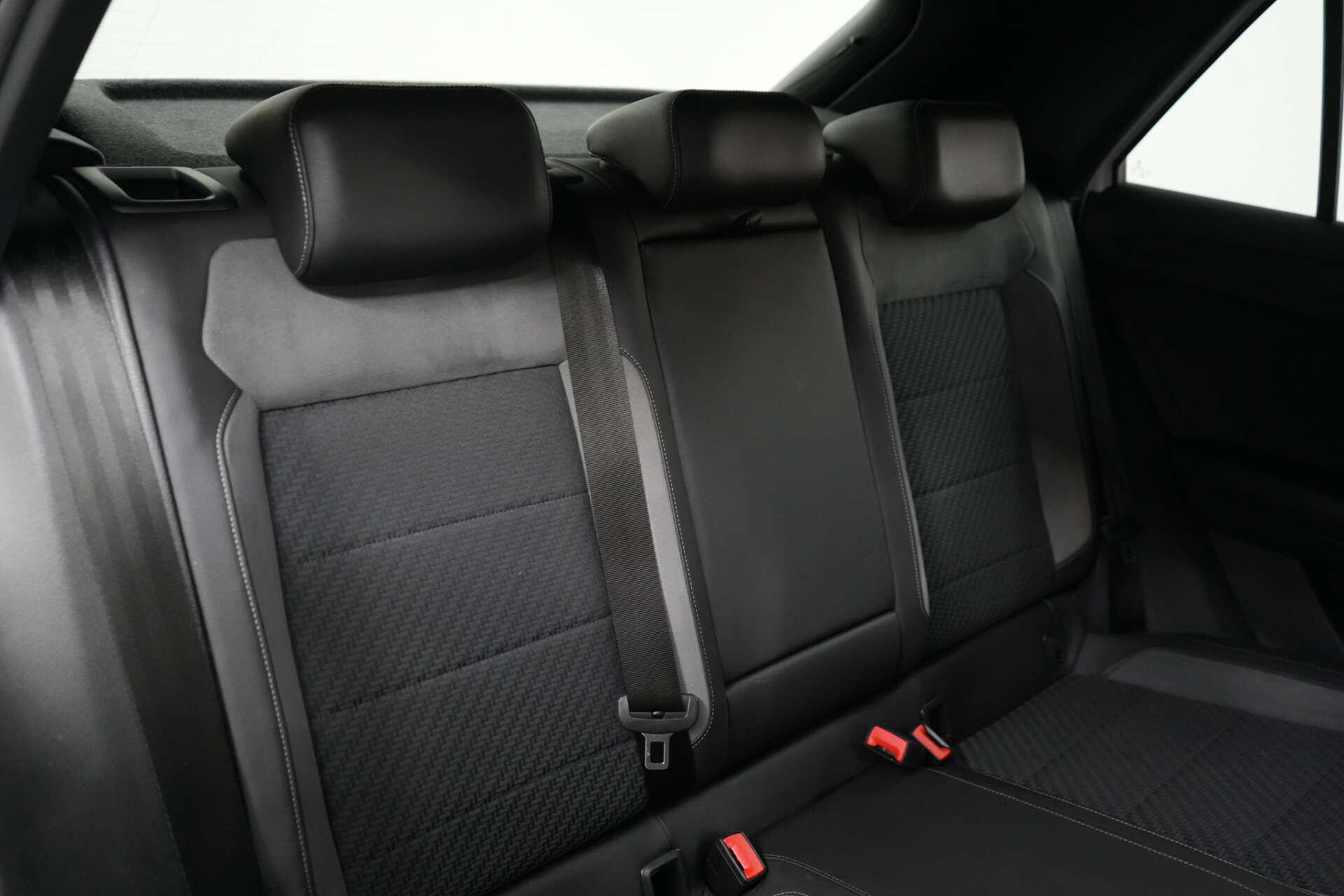 Volkswagen T-Roc view 18
