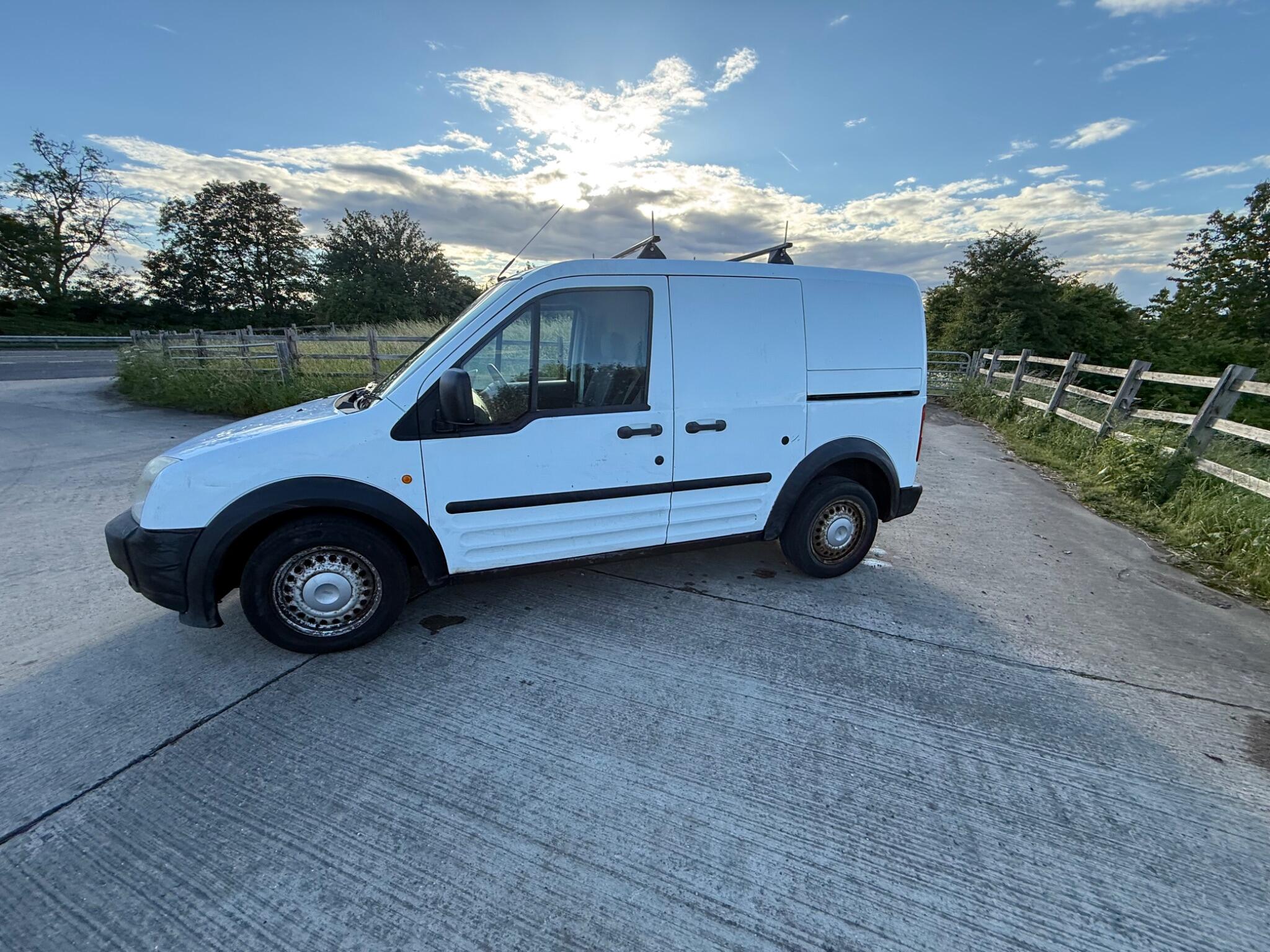 Ford Transit Connect 1.8 TDCi T200 LX L1 H1 4dr — photo 14 of 86