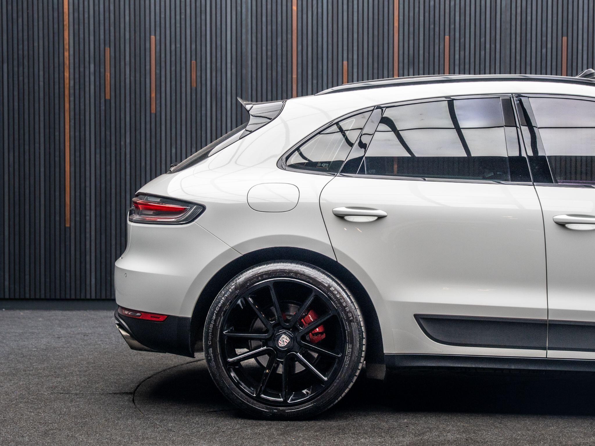 Porsche Macan view 17