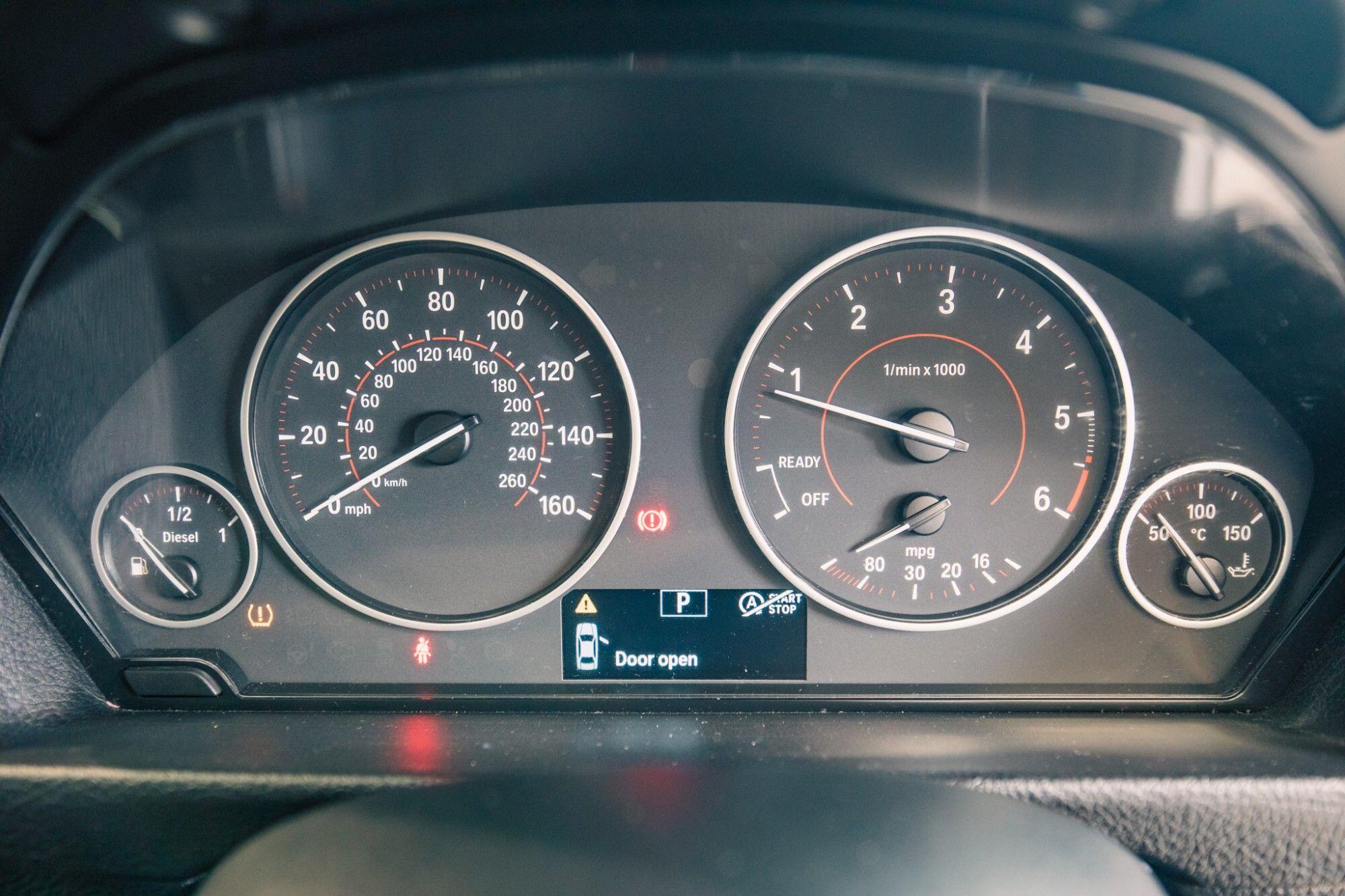 BMW 3 Series view 14