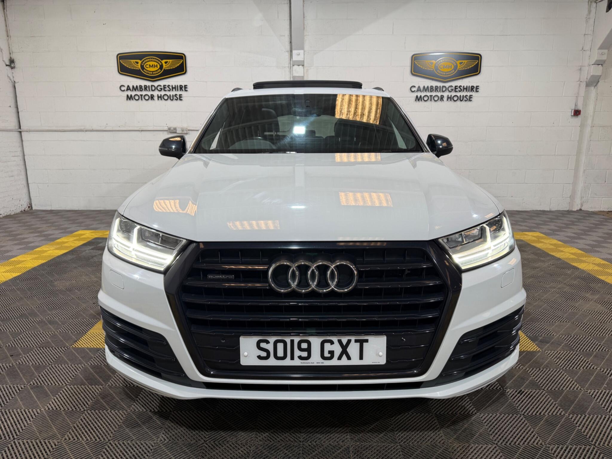 Audi Q7 view 6