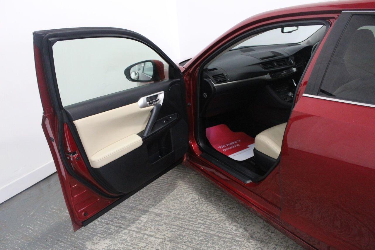 Lexus CT view 28