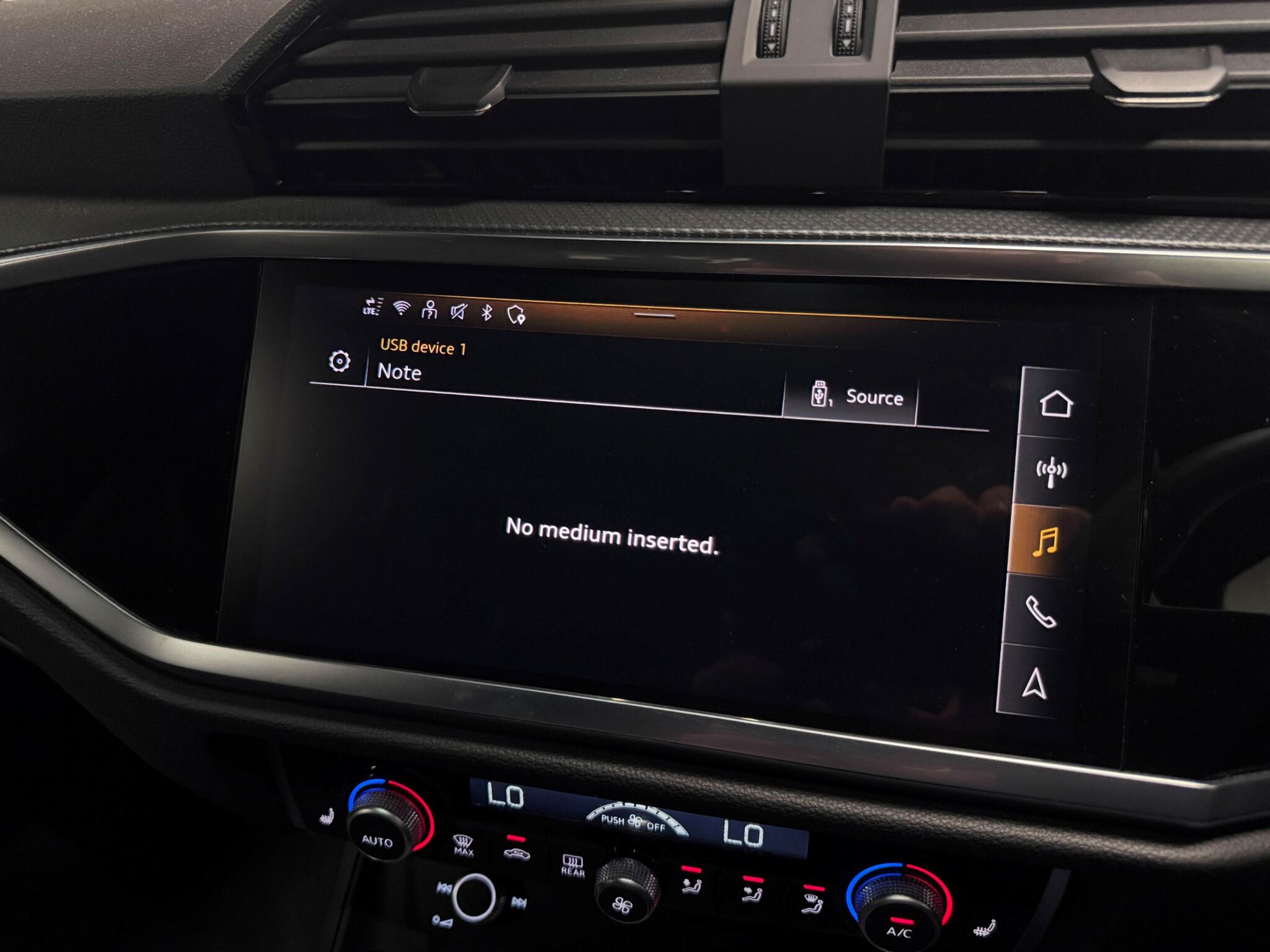 Audi Q3 view 47